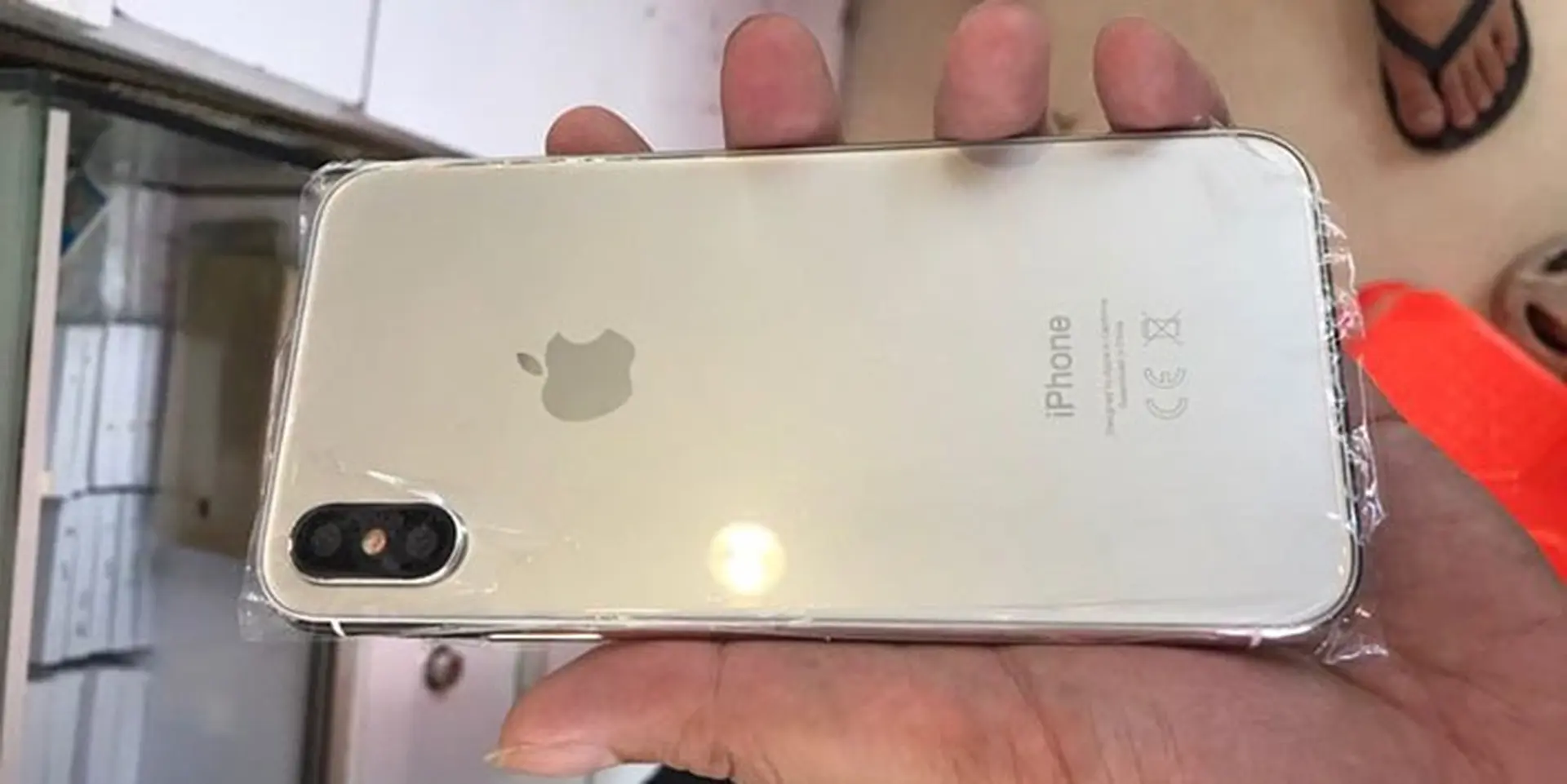 Hình ảnh trên tay iPhone 8 Jet White bất ngờ xuất hiện: Phải chăng thiết kế cuối cùng?