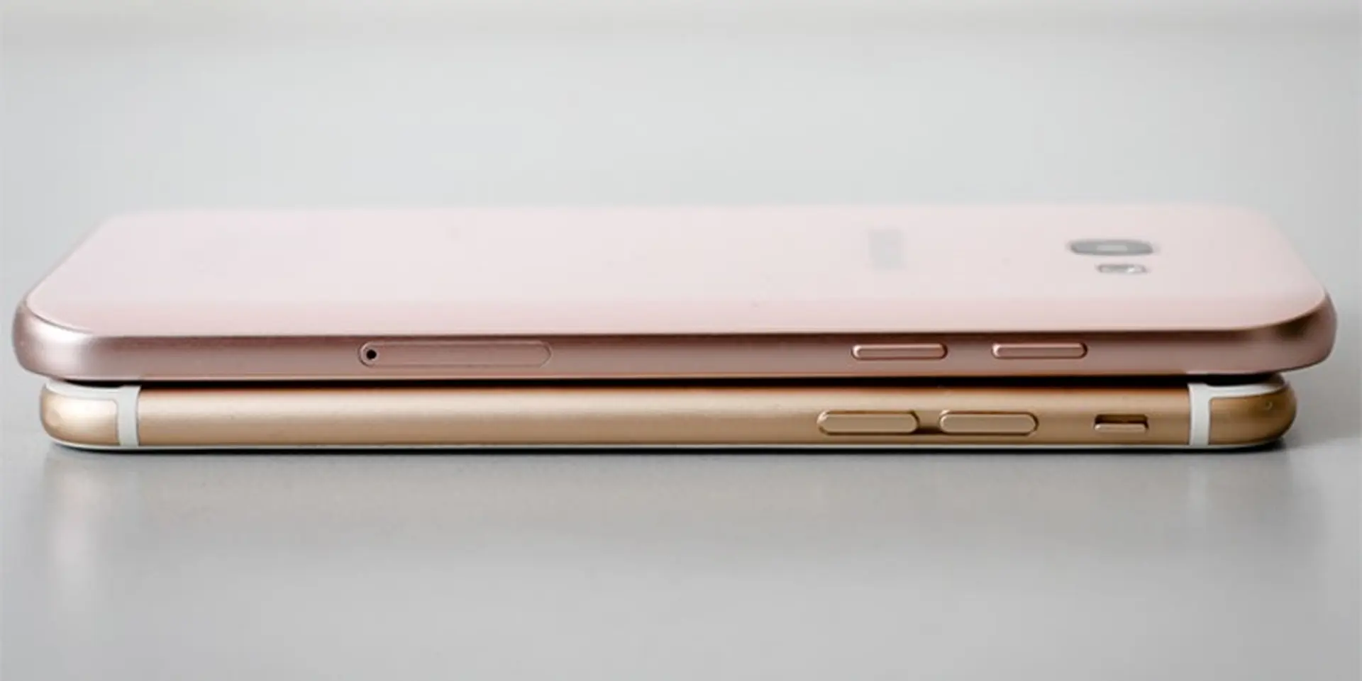 Nên mua Galaxy A5 2017 hay iPhone 6 32GB?
