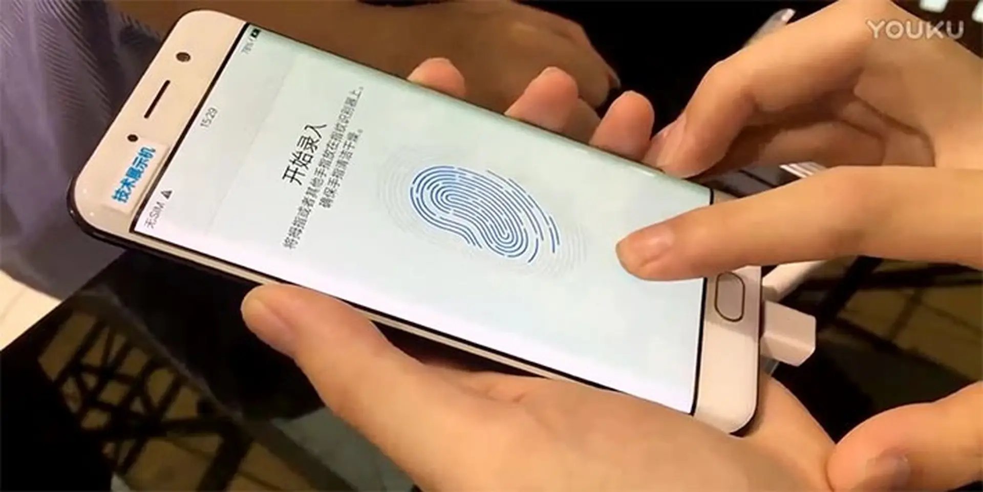 "Mục sở thị" smartphone Vivo trình diễn nhận diện vân tay trên màn hình