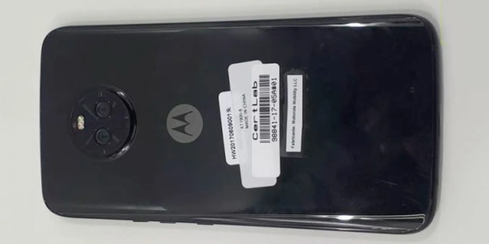 Moto X4 xuất hiện thực tế với camera kép ấn tượng