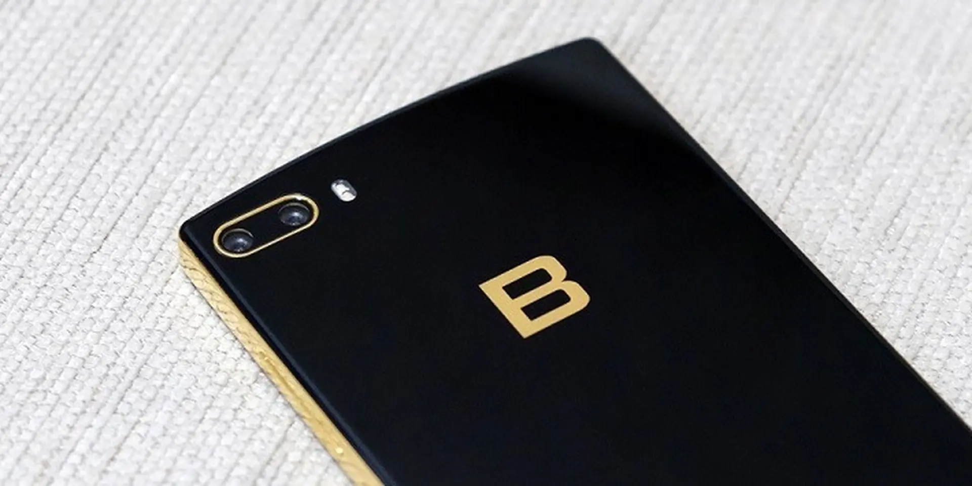 Trên tay Bphone 2017 phiên bản Gold: Camera kép, Snapdragon 835, RAM 4GB