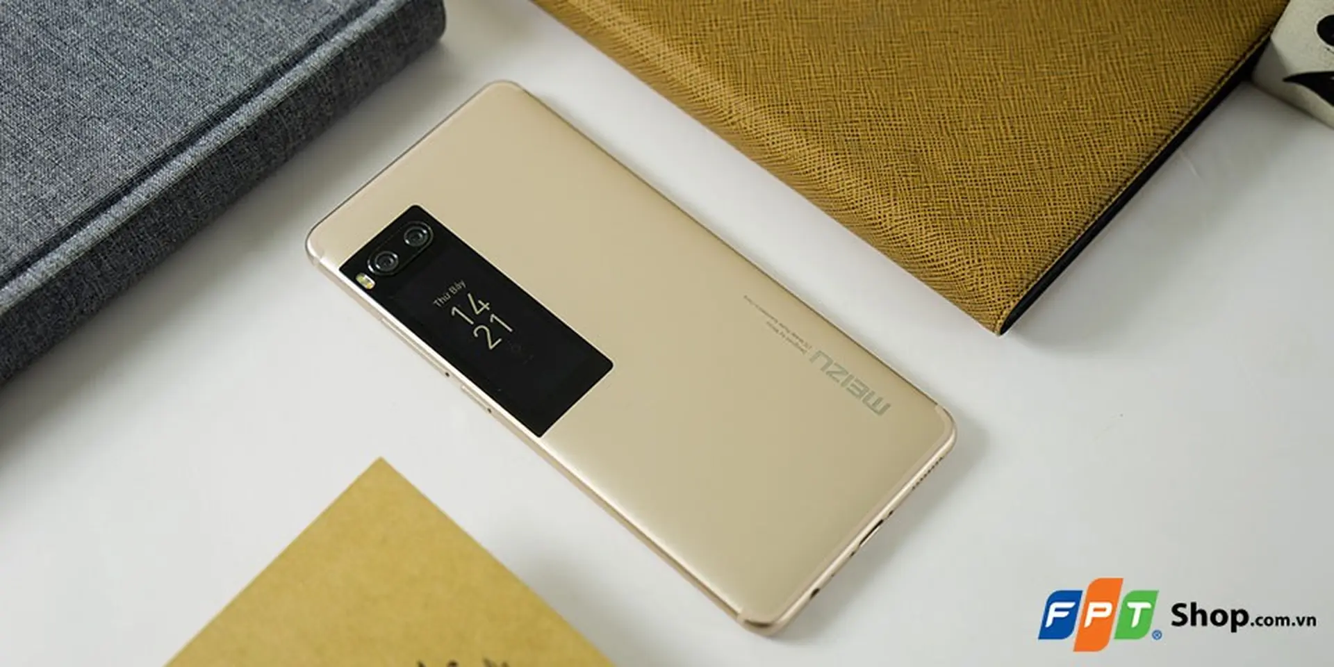Trên tay Meizu Pro 7 bản thương mại: Smartphone 2 màn hình, camera kép, chip 8 nhân Helio P25