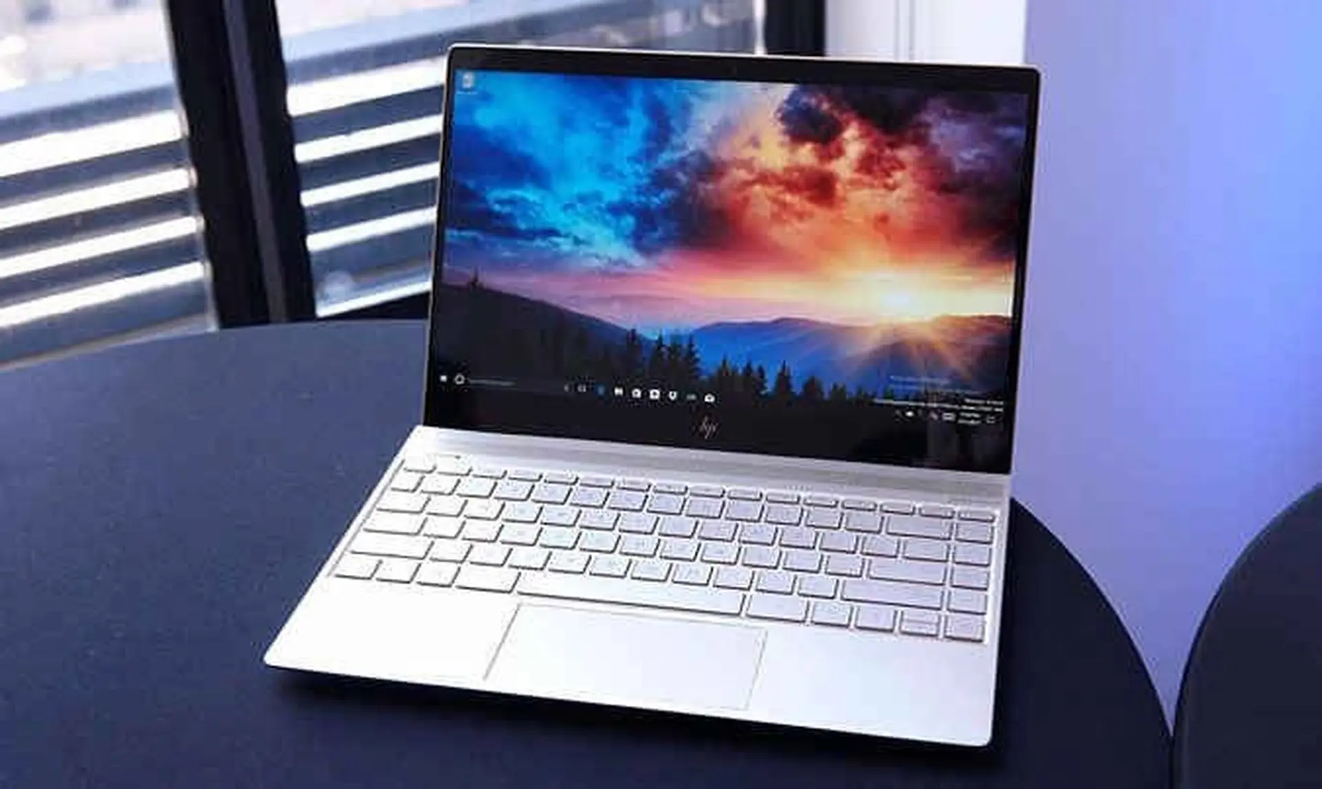 Trên tay HP Envy 13 2017 - Sang trọng, hiện đại và đầy quyến rũ