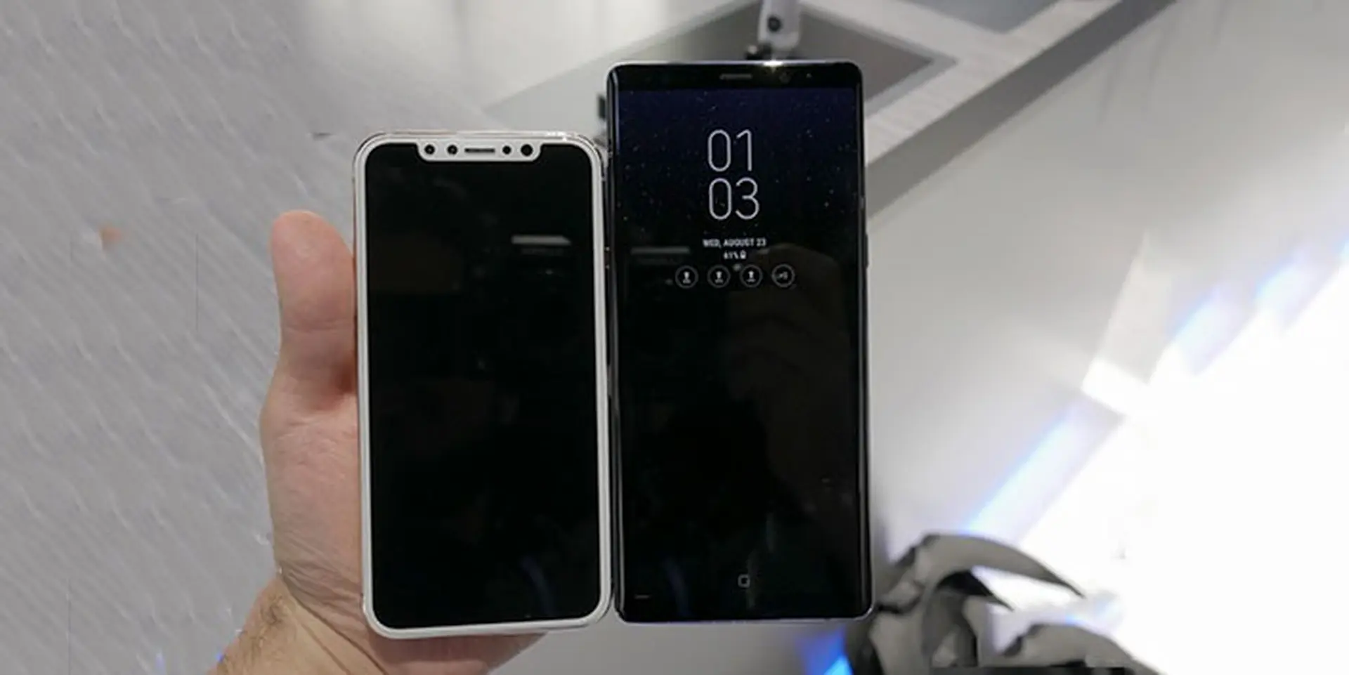 [HOT] So dáng Samsung Galaxy Note 8 vs Apple iPhone 8: Ai là hoa hậu?