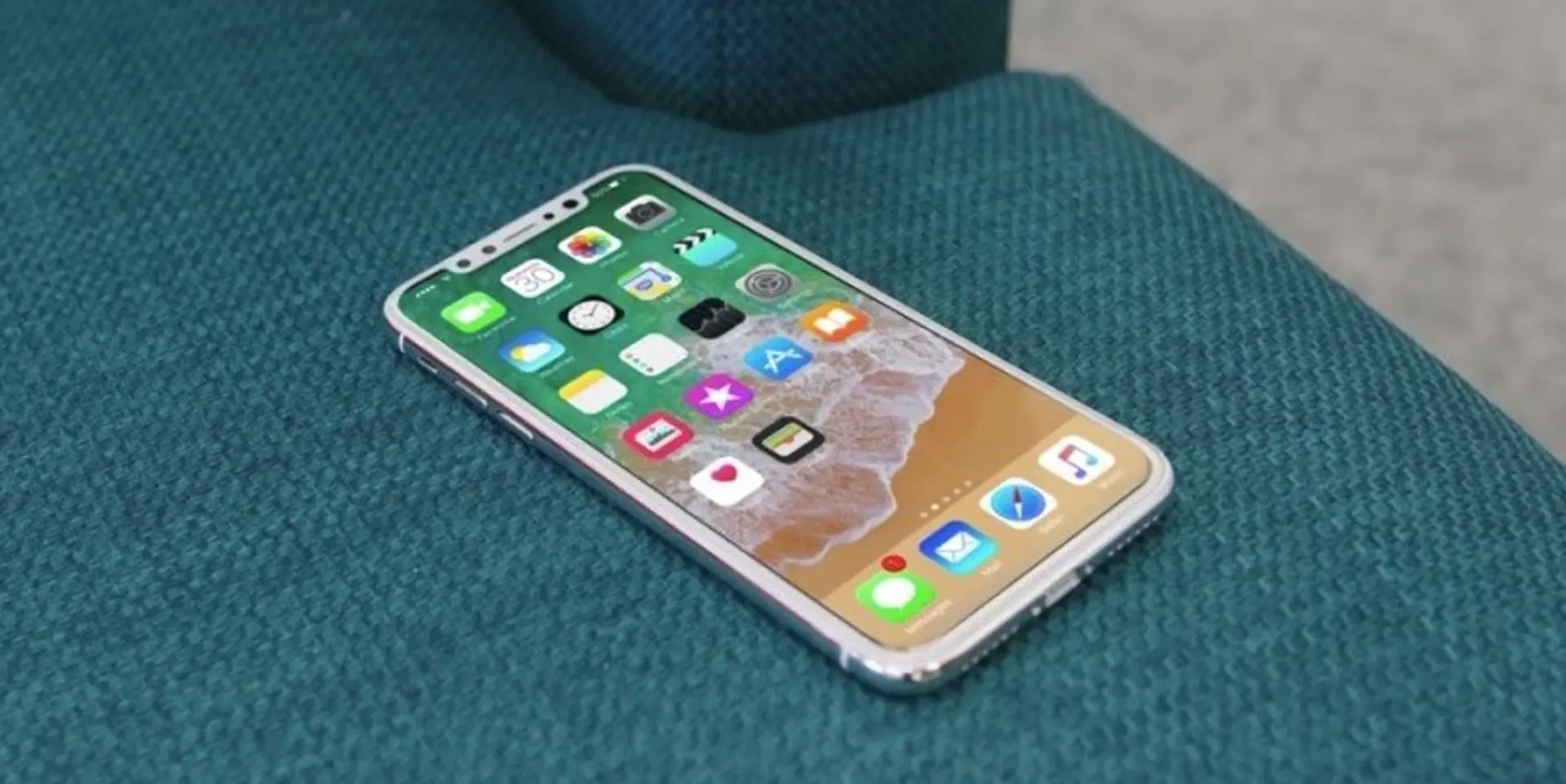 Ô kìa! iPhone 8 đang nằm trong túi quần Tim Cook