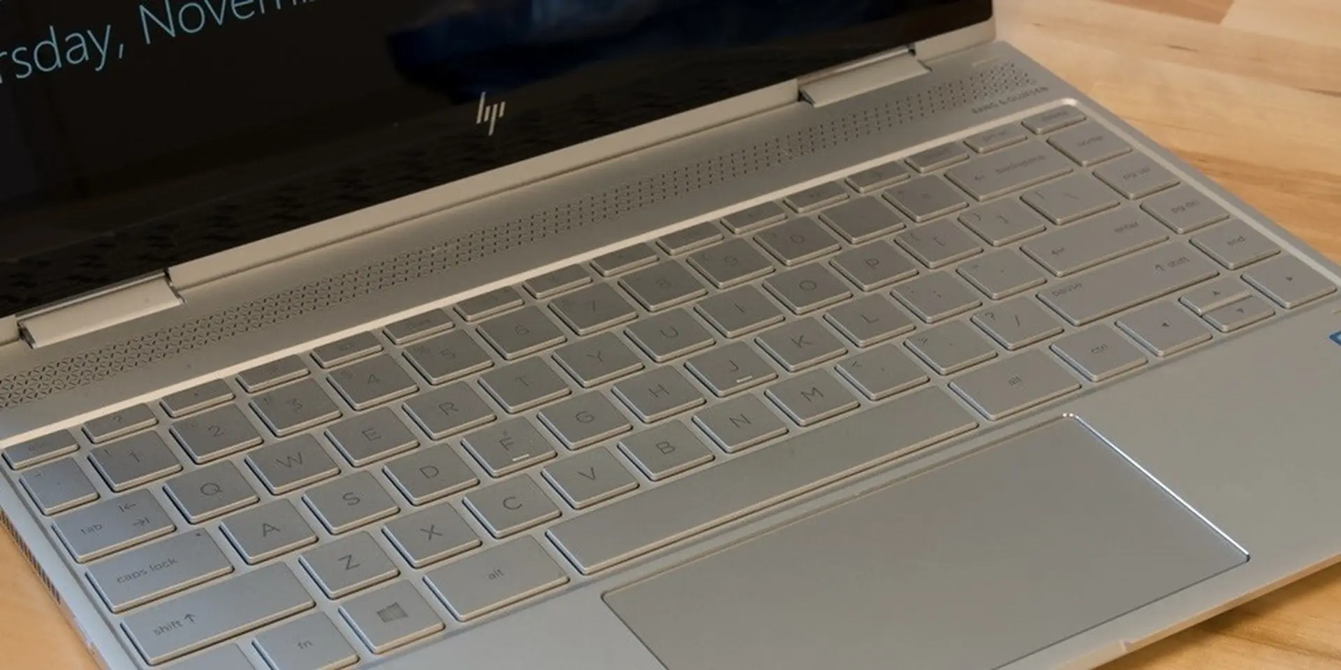 Bạn có biết cách tháo pin laptop HP? 