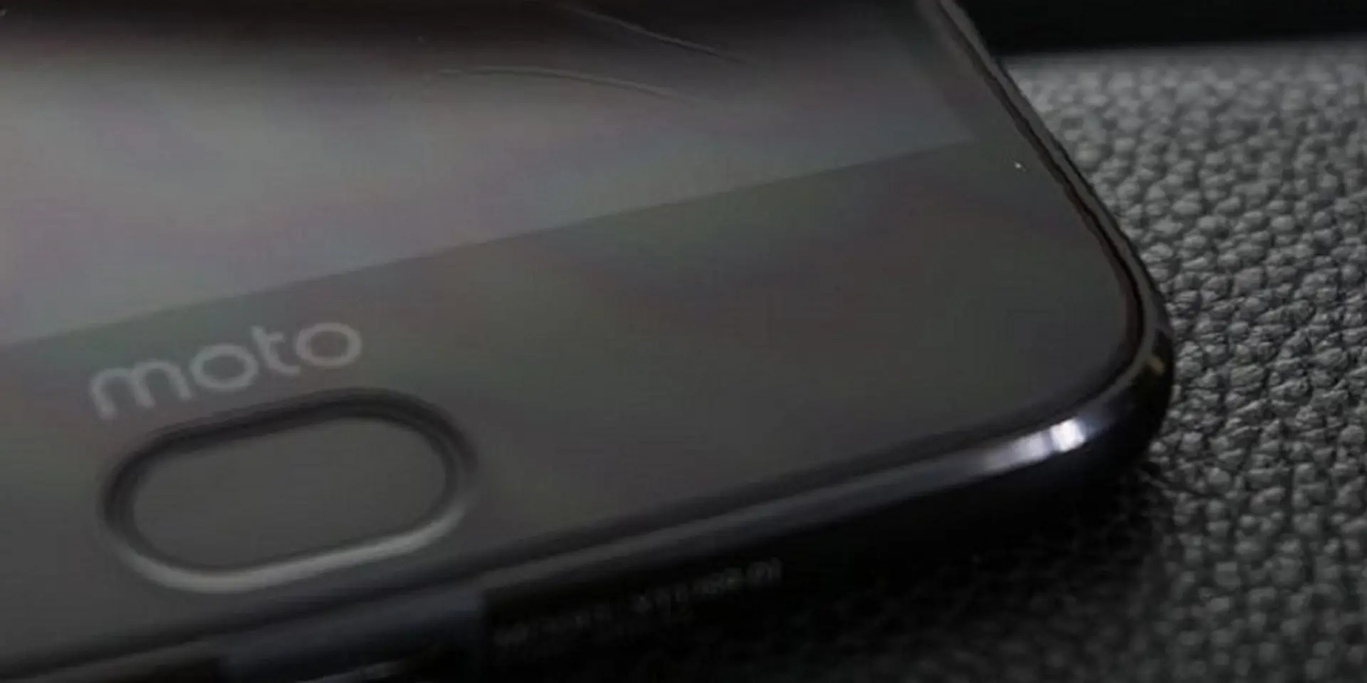 Chiếc Moto Z2 Force màn hình không thể vỡ nhưng lại bị xước chỉ sau 1 tuần sử dụng