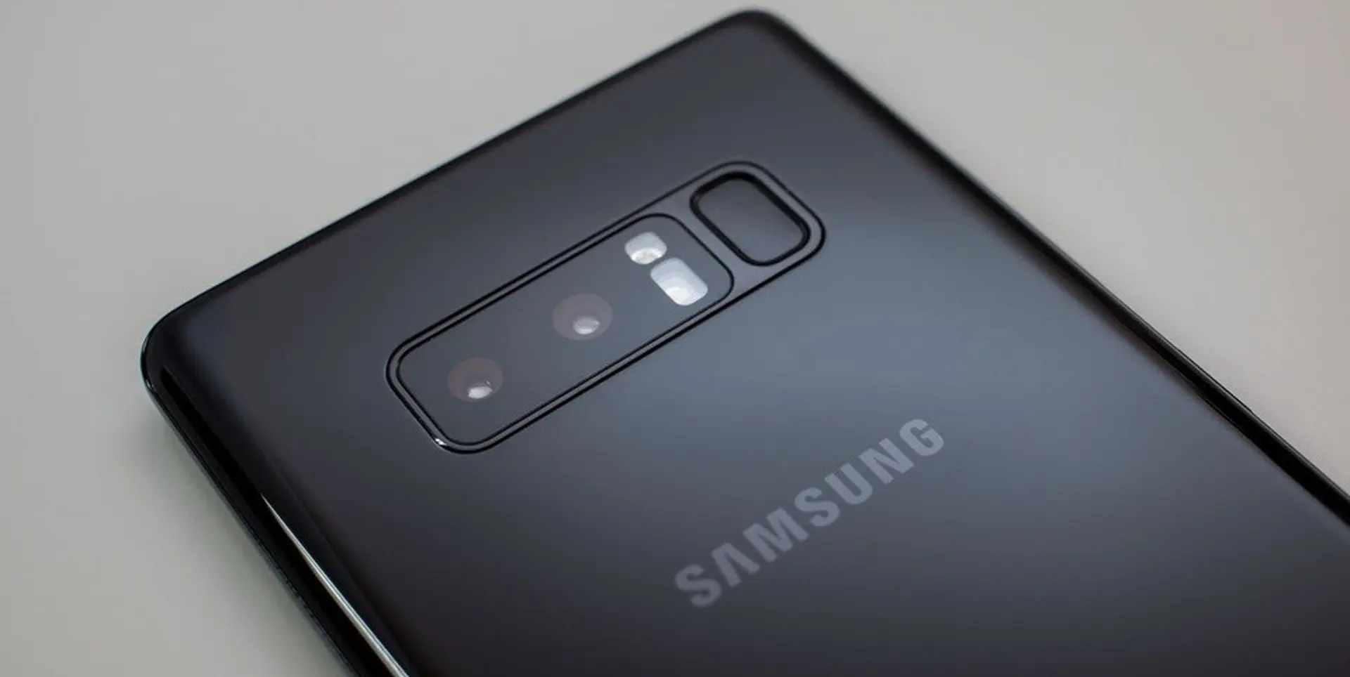 Galaxy A5, Galaxy A7 (2018): Màn hình vô cực, RAM 6GB, chip Snapdragon 660, camera kép