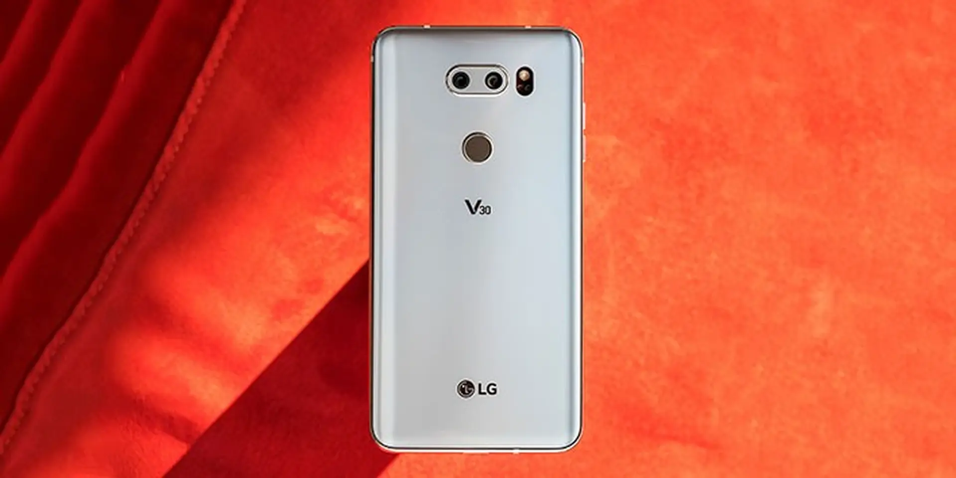 LG chính thức công bố LG V30: Màn 6 inch P-OLED, camera siêu khủng, Quad DAC