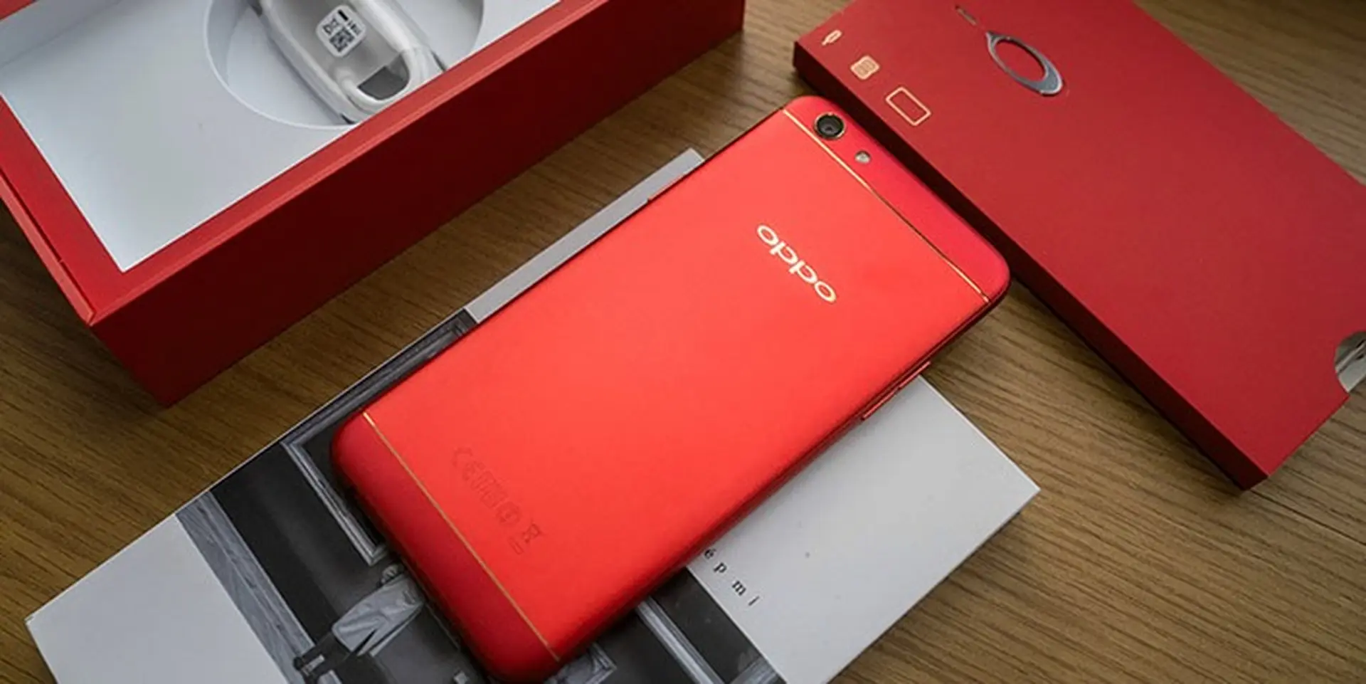 OPPO F3 khẳng định vẻ đẹp cá tính qua phiên bản màu đỏ