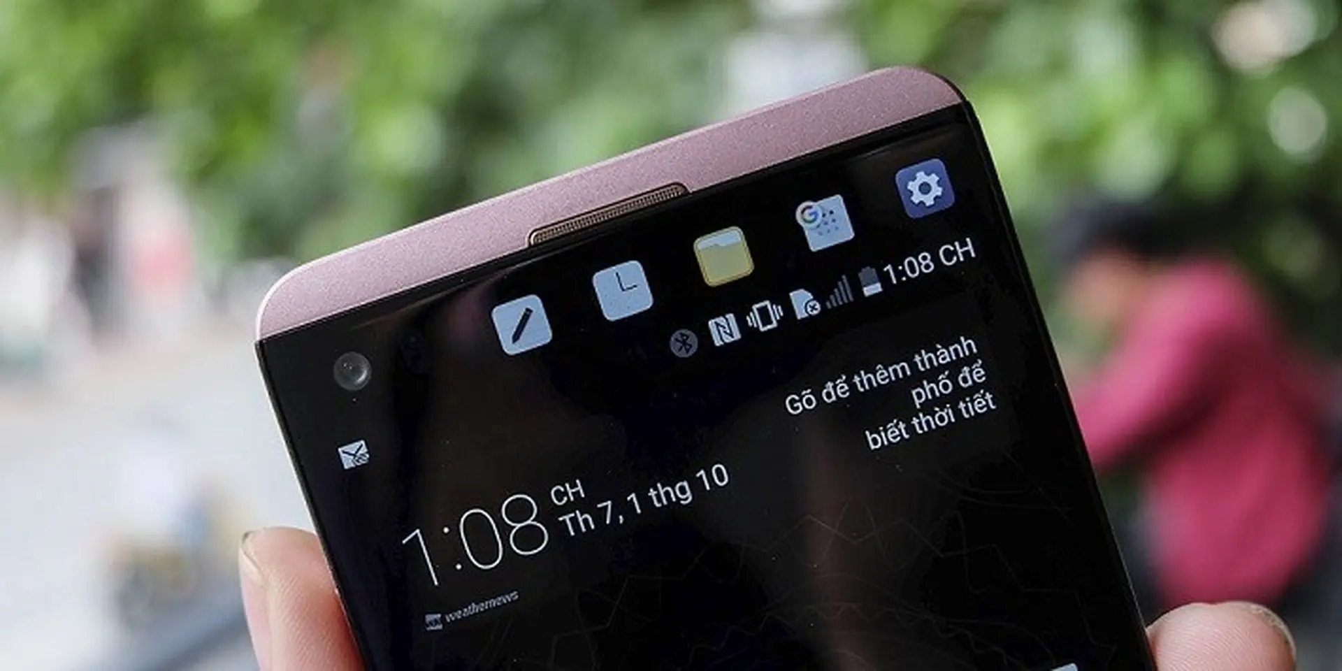 LG V30 sẽ sử dụng "floating bar" thay vì màn hình phụ
