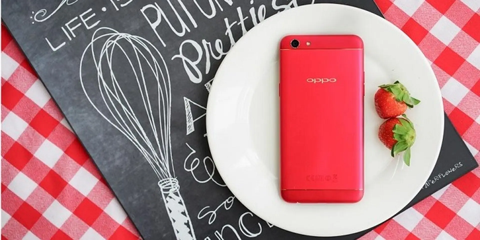 Bắt kịp trào lưu, OPPO F3 trình làng phiên bản "đỏ thời thượng"