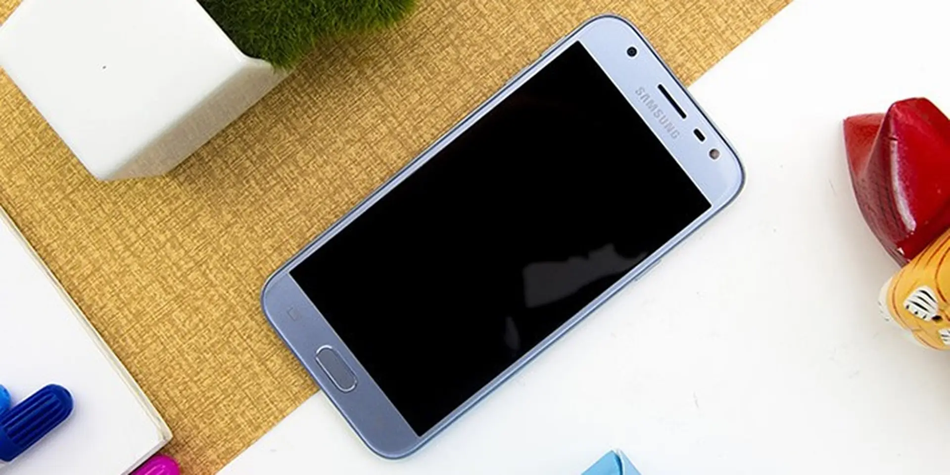 Samsung Galaxy J3 Pro là chiếc máy nên mua nhất cuối tuần này với mức giá khuyến mãi chỉ 4 triệu đồng