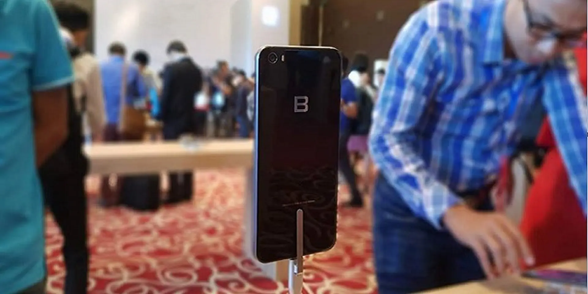 Trên tay BPhone 2017: smartphone "chất" nhất ngày hôm nay.!