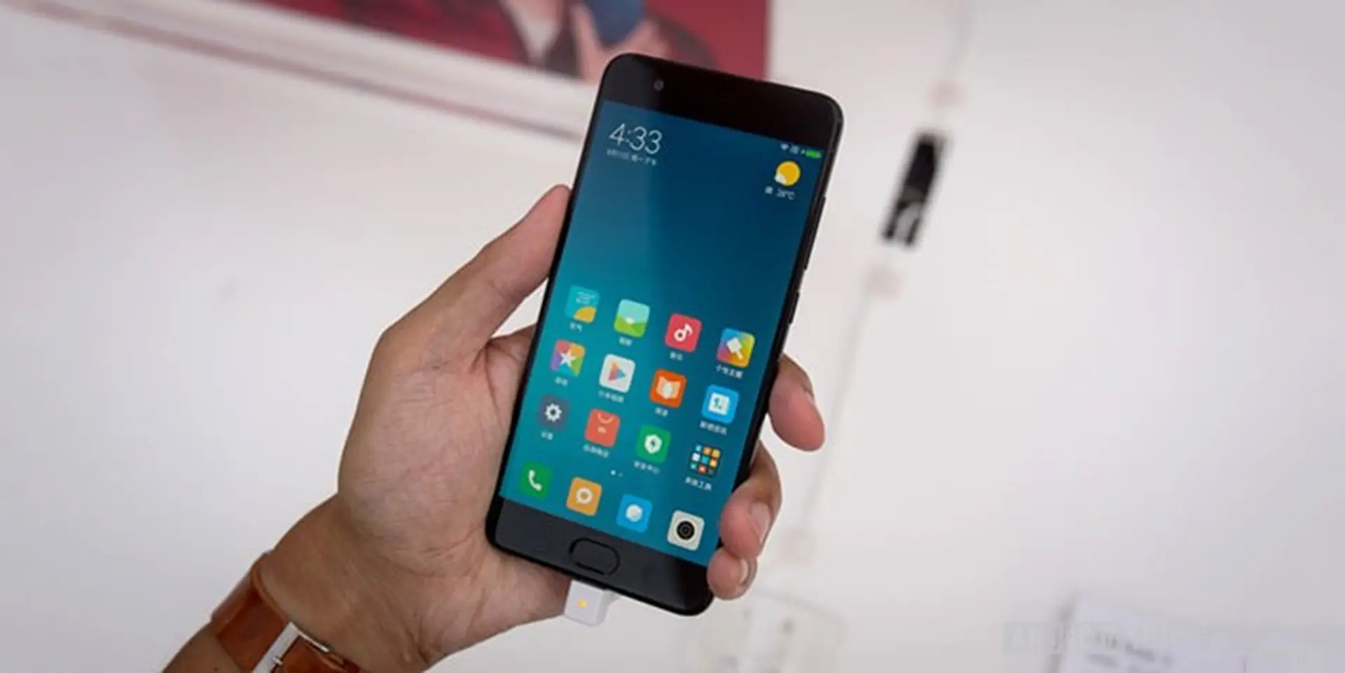 Trên tay Xiaomi Mi Note 3: Bản sao của Mi 6, lớn hơn, chậm hơn