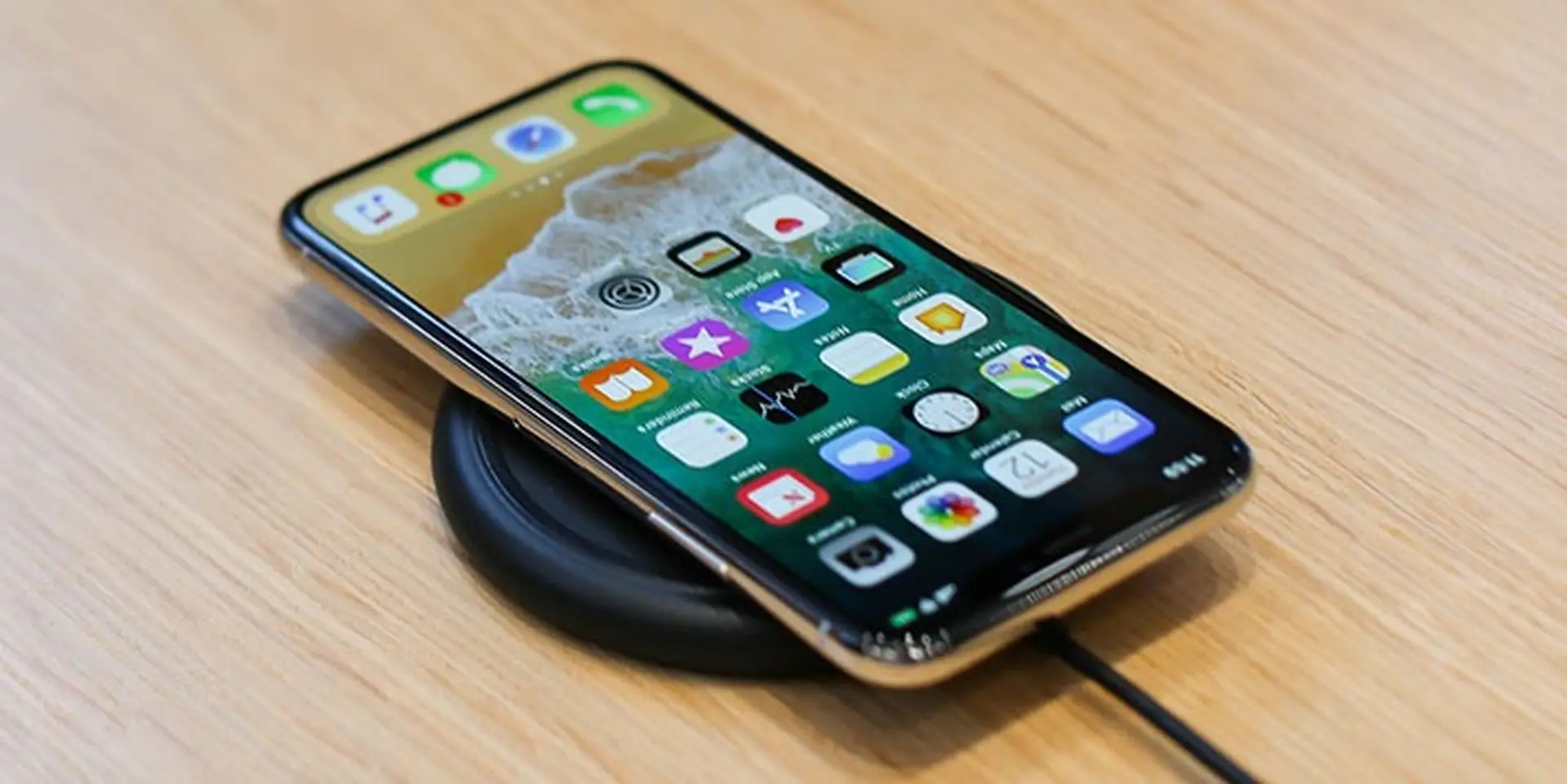 Apple iPhone X: Tương lai của điện thoại thông minh?