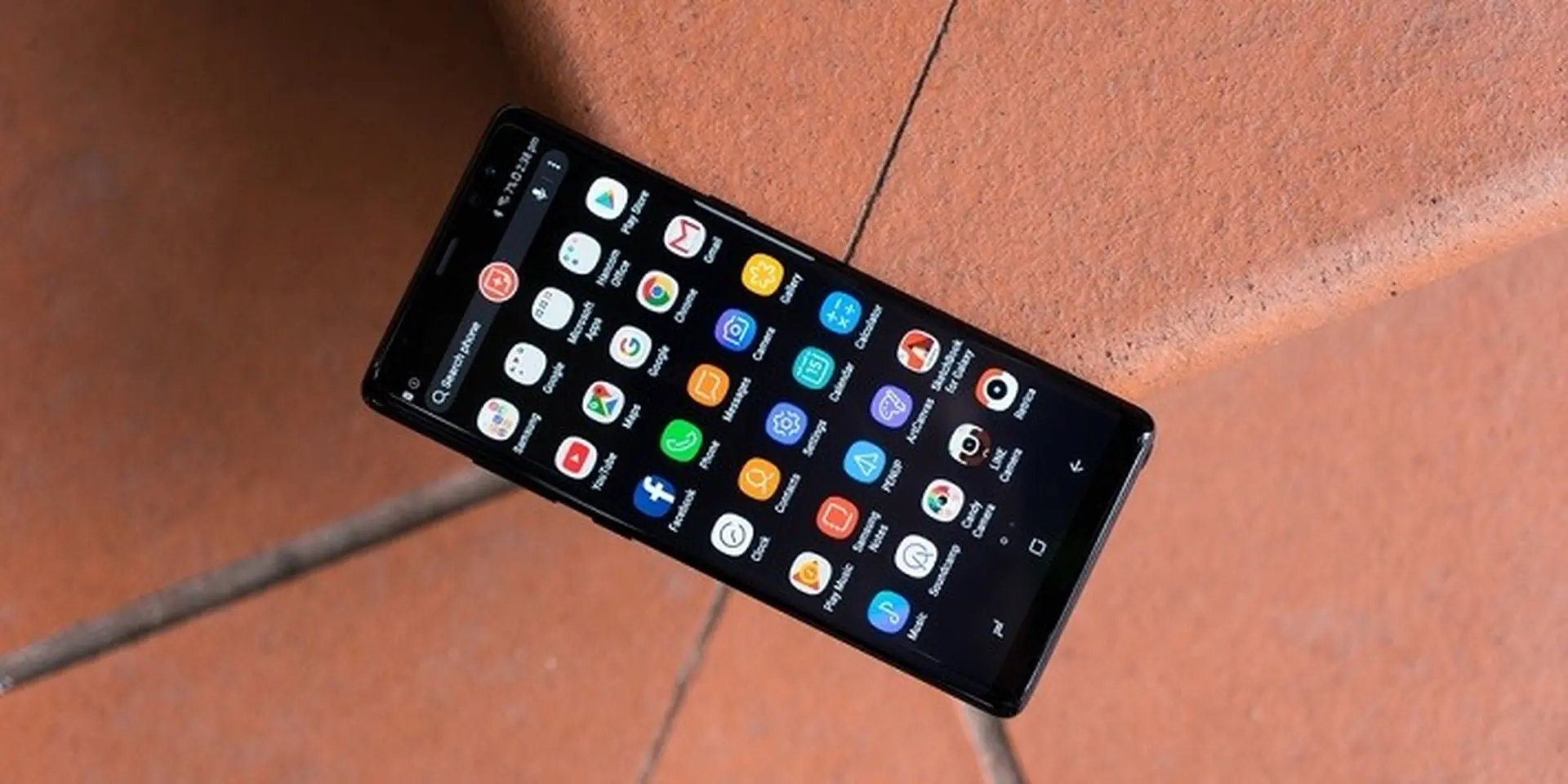 Trên tay nhanh Samsung Galaxy Note8: Thiết kế nam tính, màn hình cong tràn vô cực