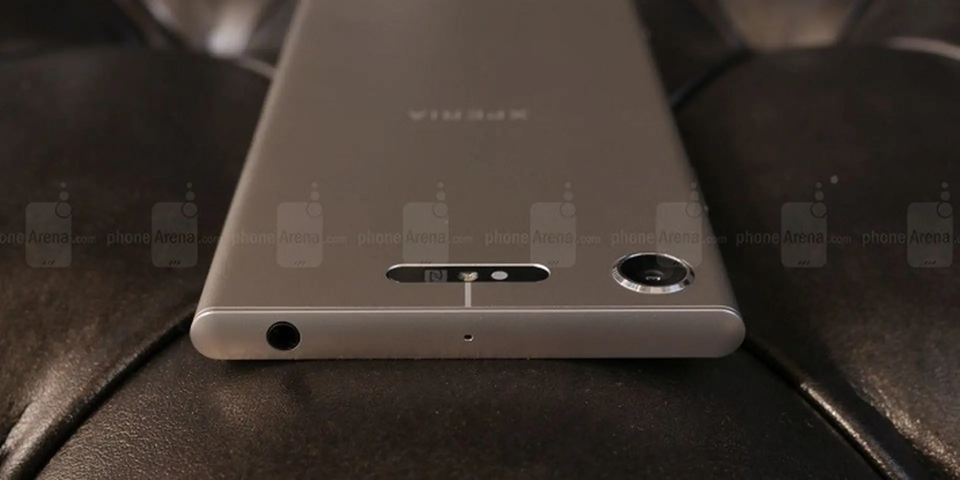 Sony chống chỉ định sử dụng Xperia XZ1 và XZ1 Compact trong nước, dù đạt chuẩn IP68