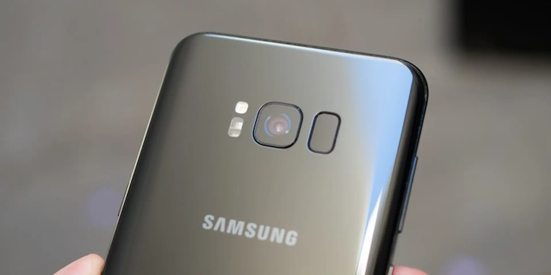 Cách chụp ảnh selfie bằng cảm biến nhịp tim trên Galaxy S8