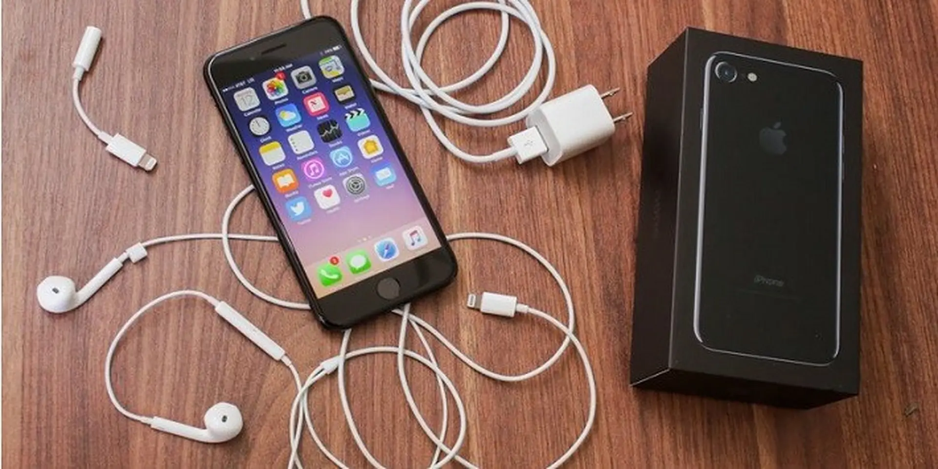 Tìm hiểu sự khác nhau giữa iPhone 7 lock và world?