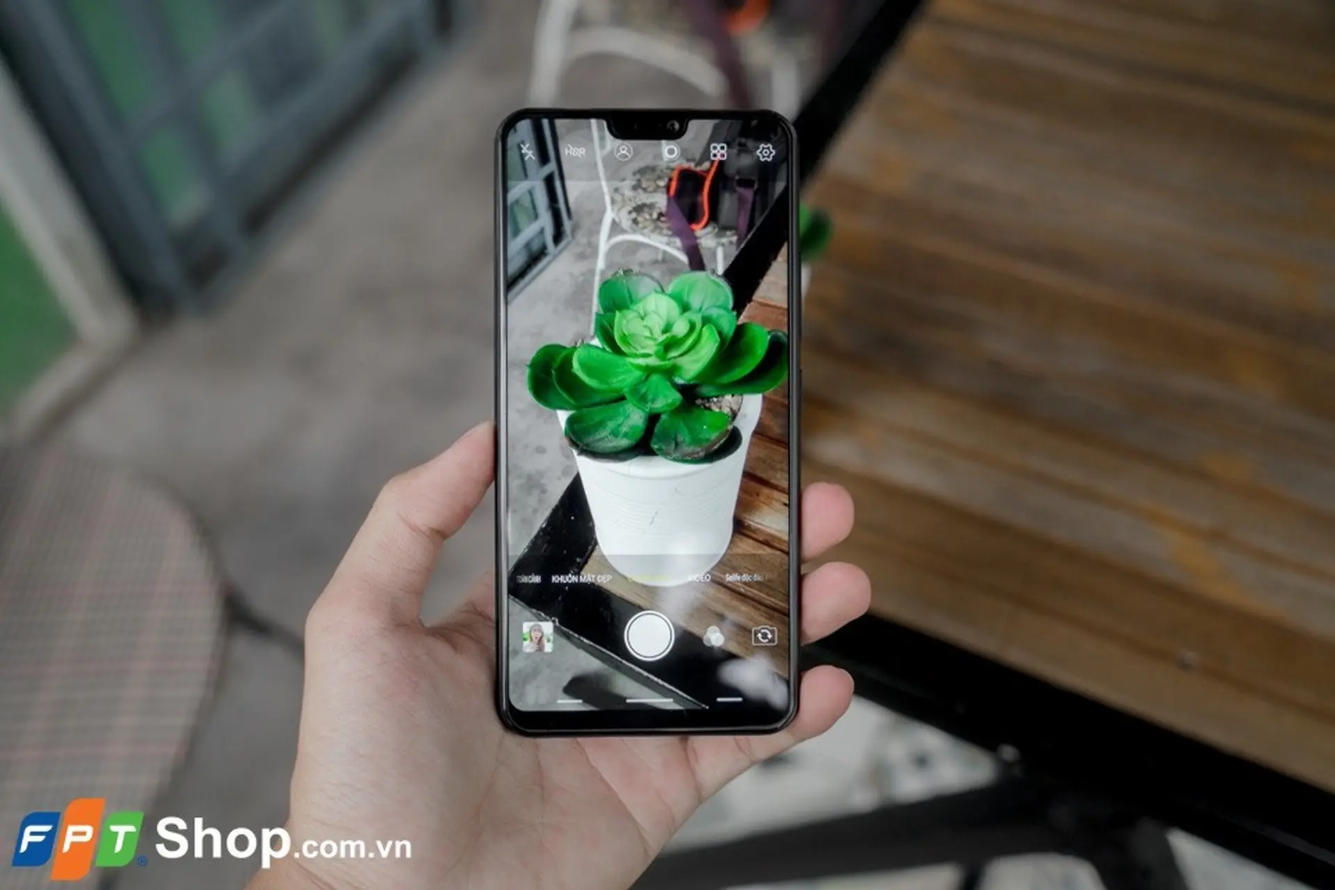 Vivo V9 giảm chạm đáy chỉ còn 6,49 triệu đồng tại FPT Shop