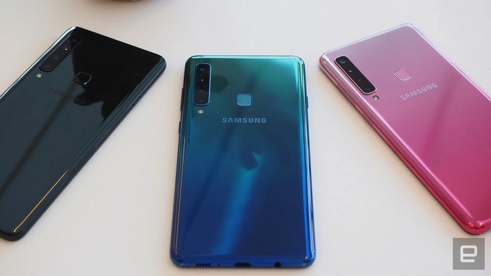 Trên tay nhanh Galaxy A9 (2018): Smartphone đầu tiên trên thế giới có 4 camera