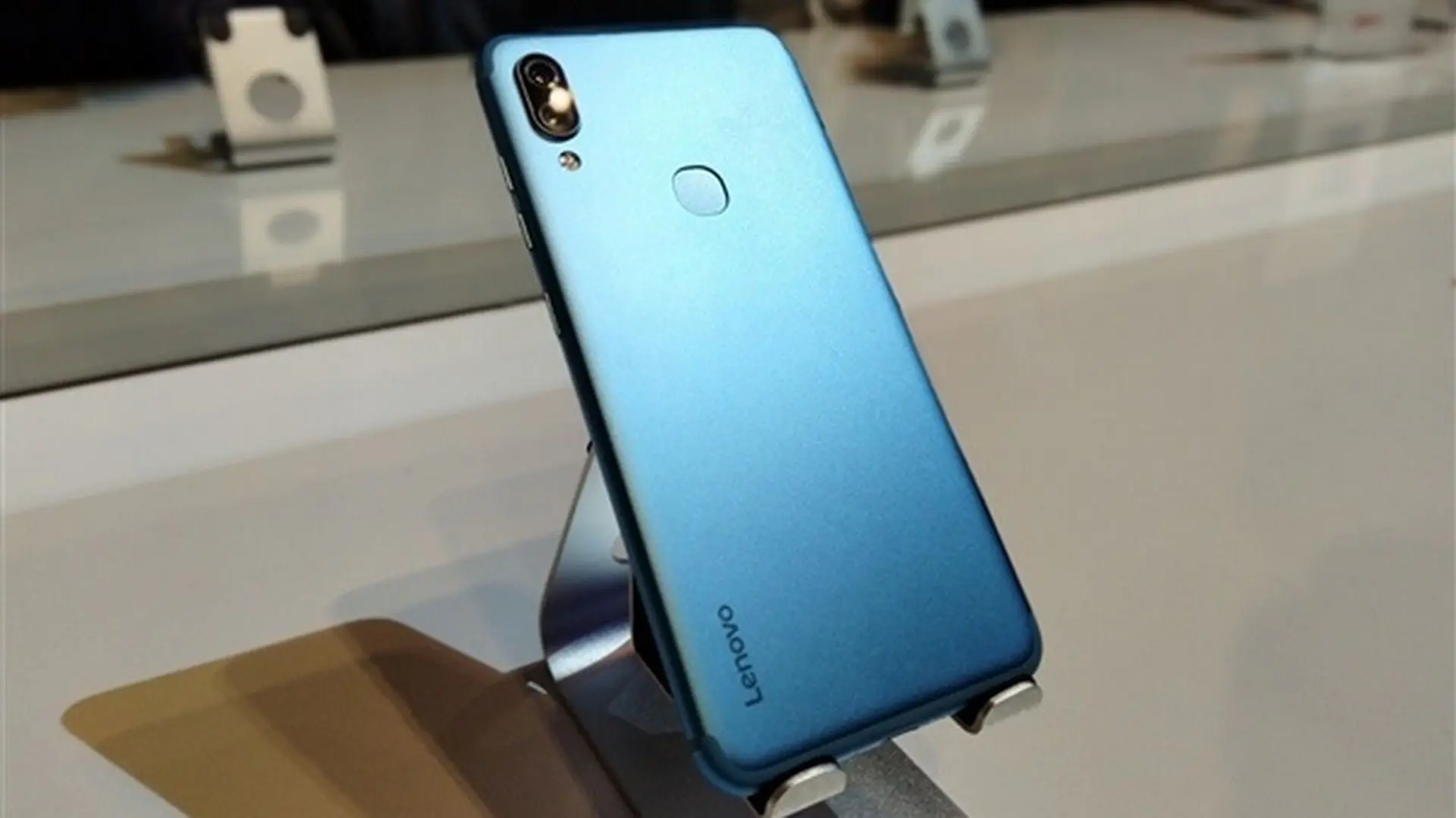 Lenovo S5 Pro trang bị 4 camera trình làng với giá 4.4 triệu đồng