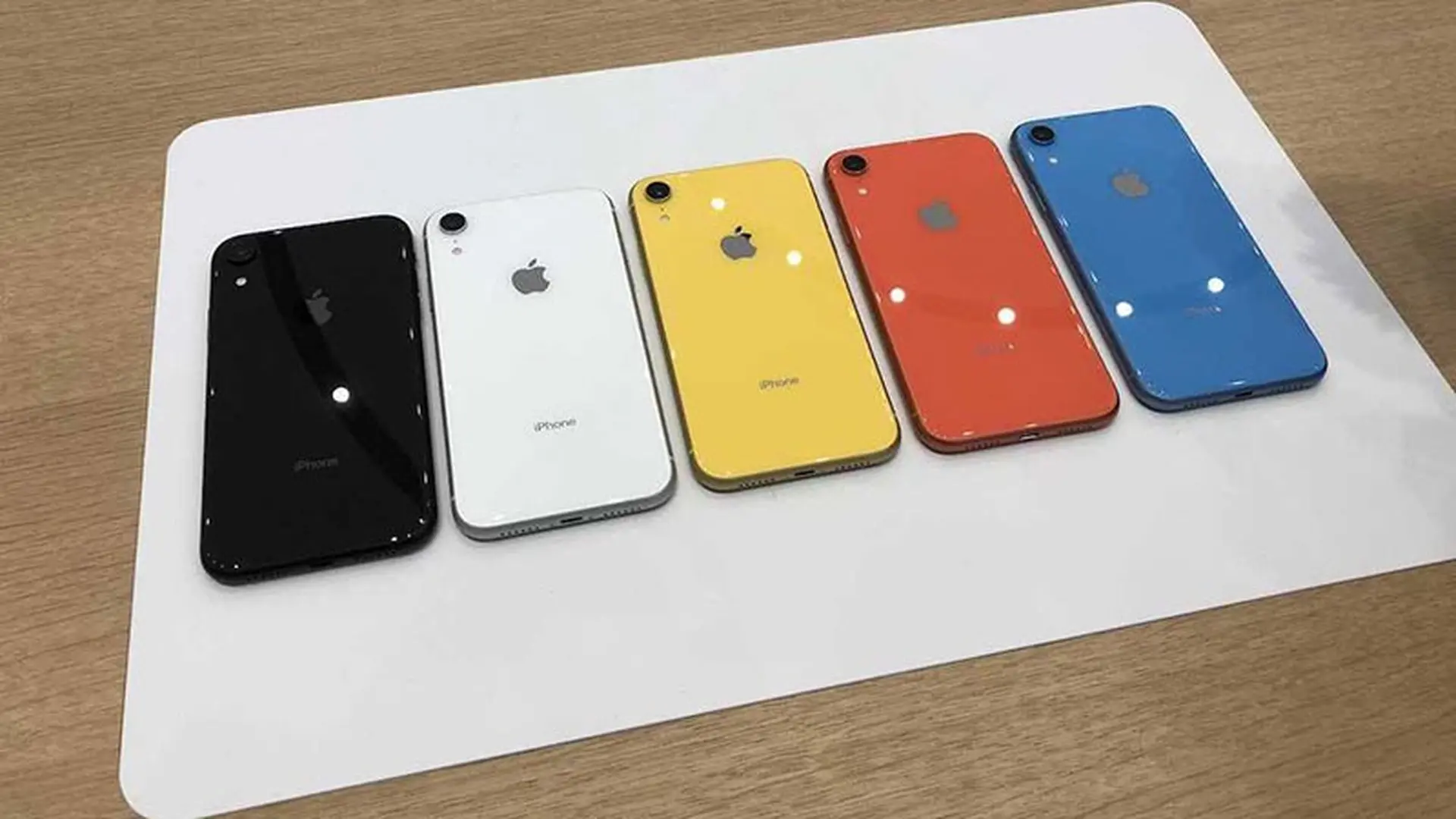 Bạn nên mua loại màu sắc nào của iPhone XR?