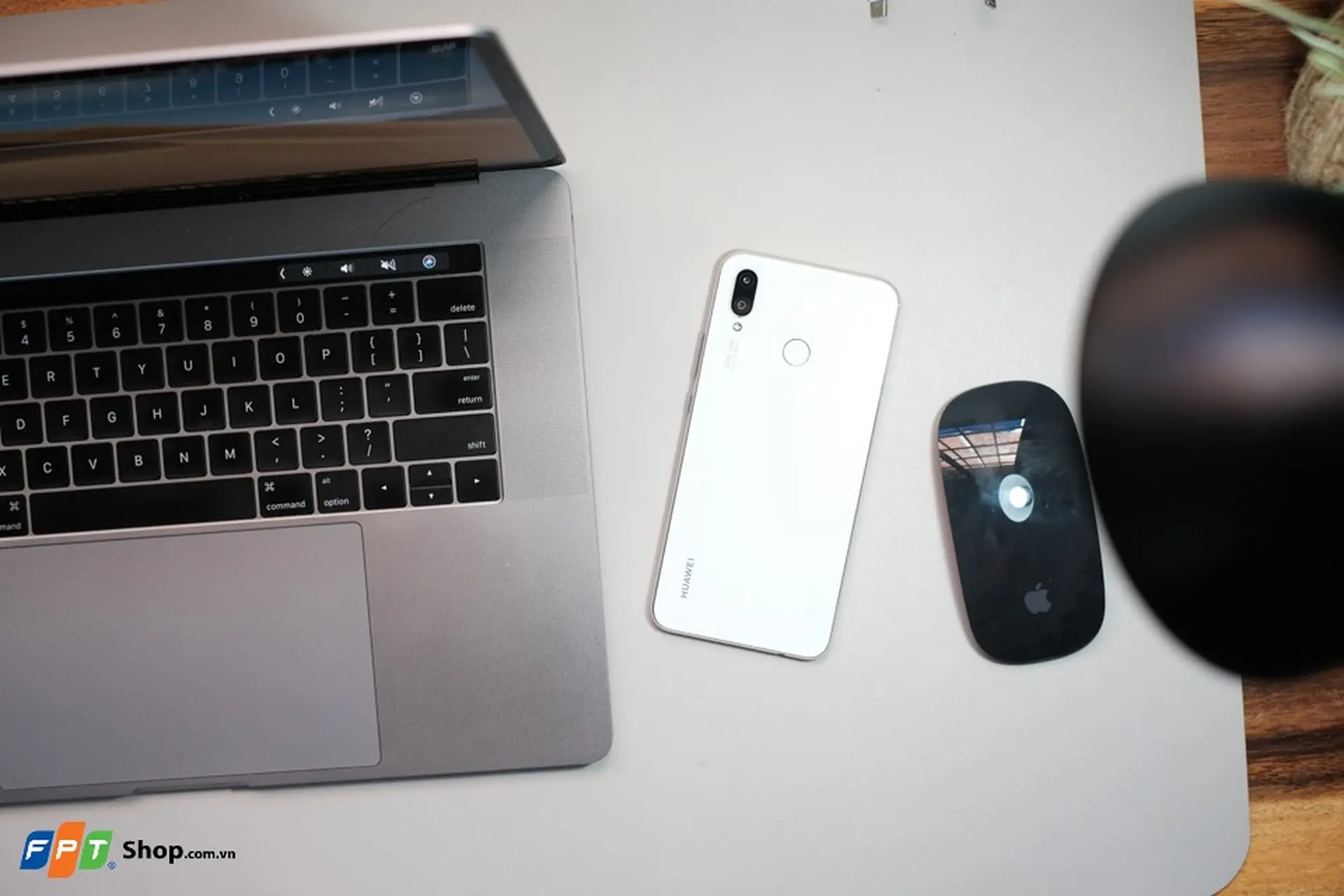 Trên tay Huawei Nova 3i bản màu White Pearl: Thiết kế tinh tế, trang nhã, giá không đổi