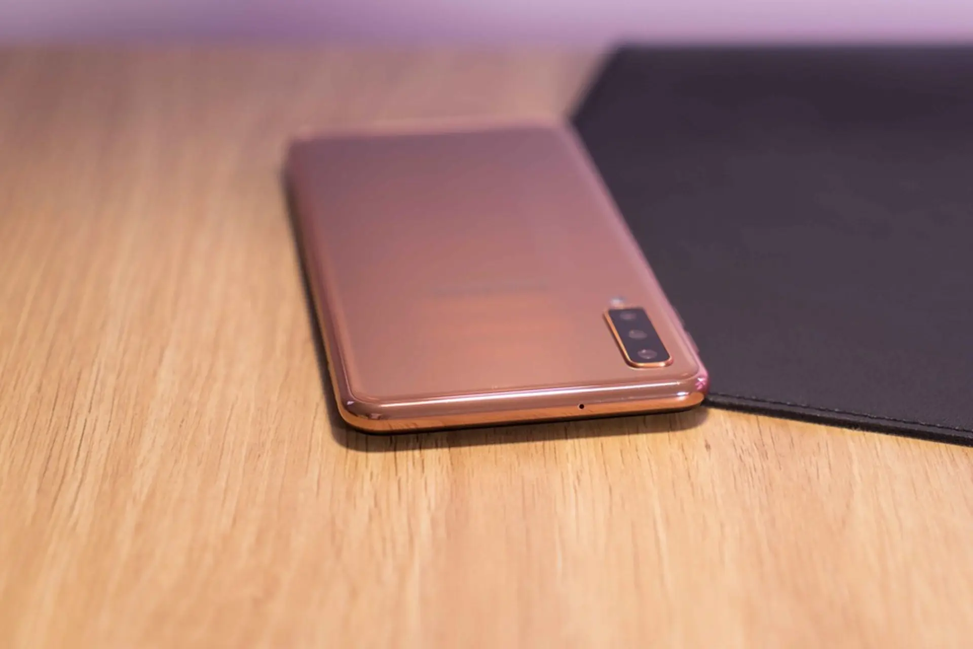 So sánh cấu hình Galaxy A7 2018 và các máy cùng phân khúc