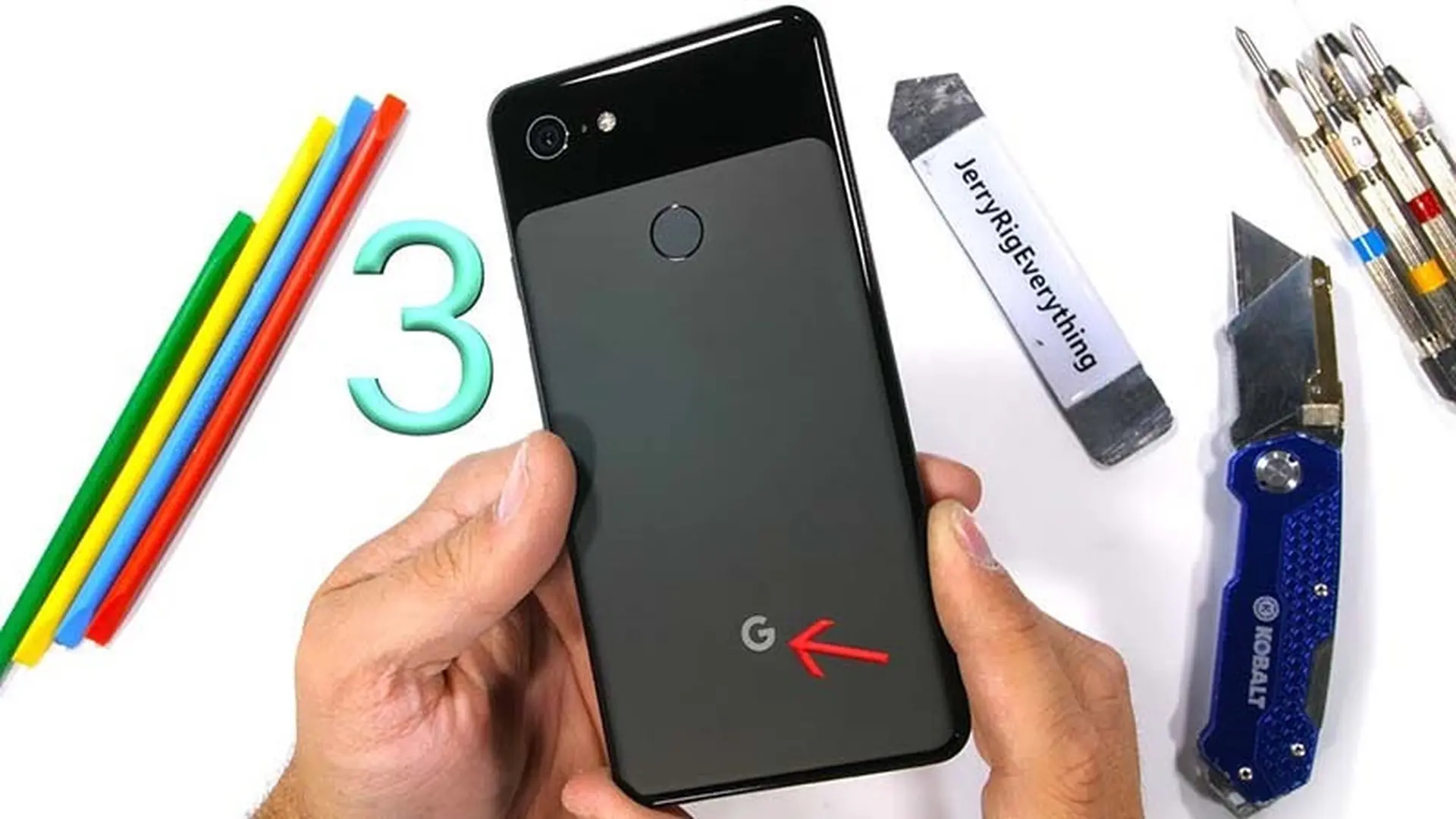 Tra tấn Google Pixel 3 XL bằng dao, lửa và bẻ cong: Độ bền tốt nhưng chống xước không cao