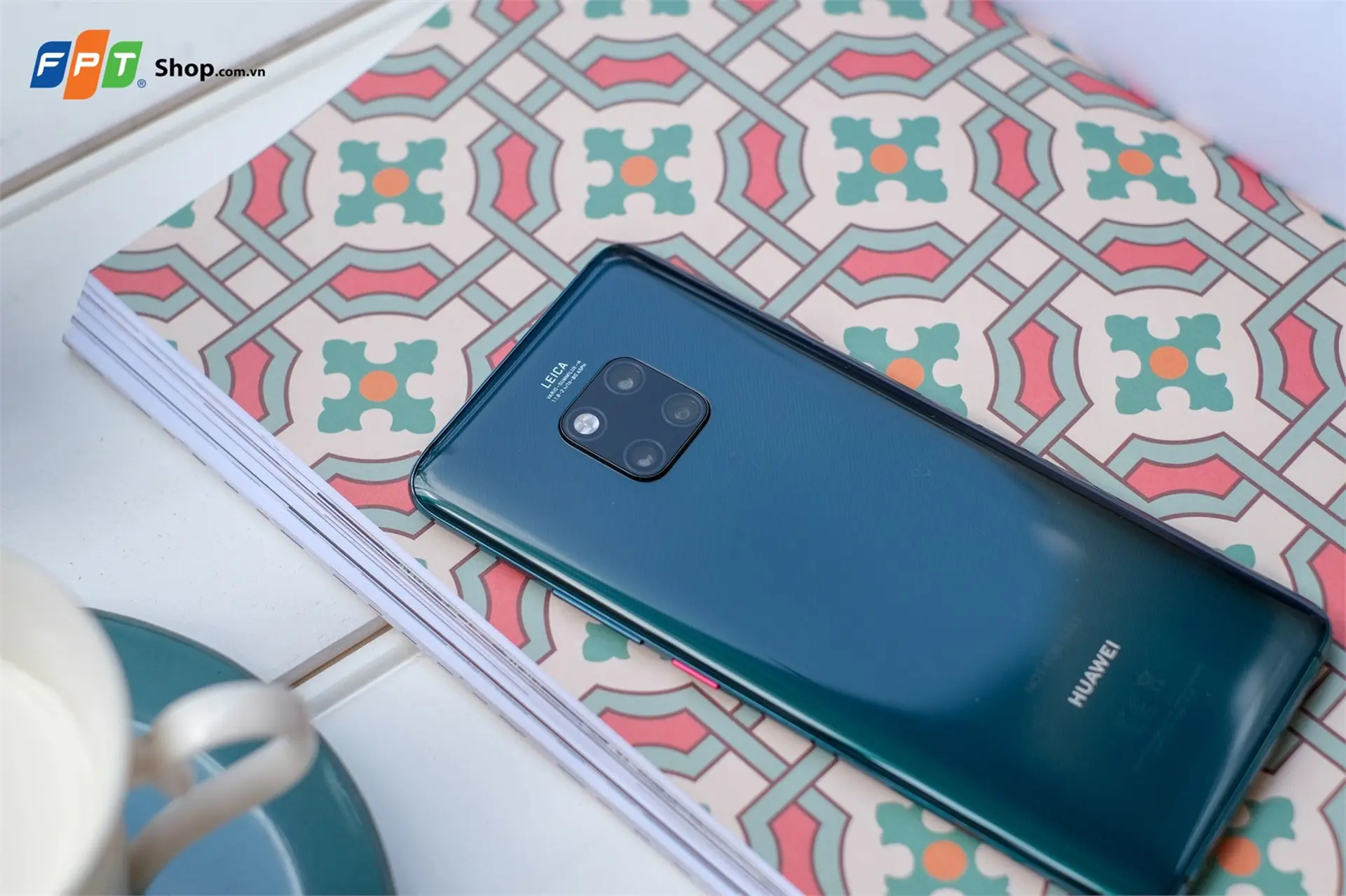 FPT Shop tặng bộ quà đến 10 triệu đồng cho khách đặt trước Huawei Mate20, Mate20 Pro