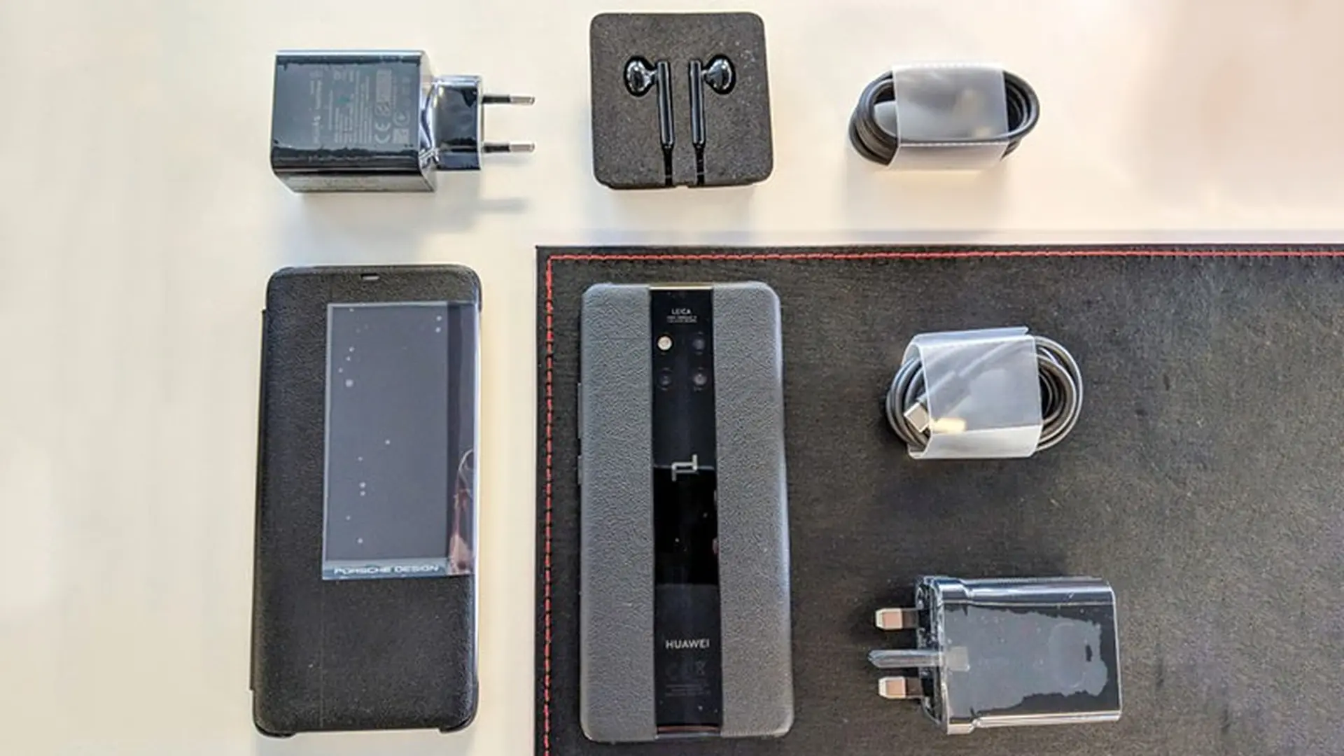 Mở hộp Huawei Mate 20 RS Porsche Design giá 2000 USD