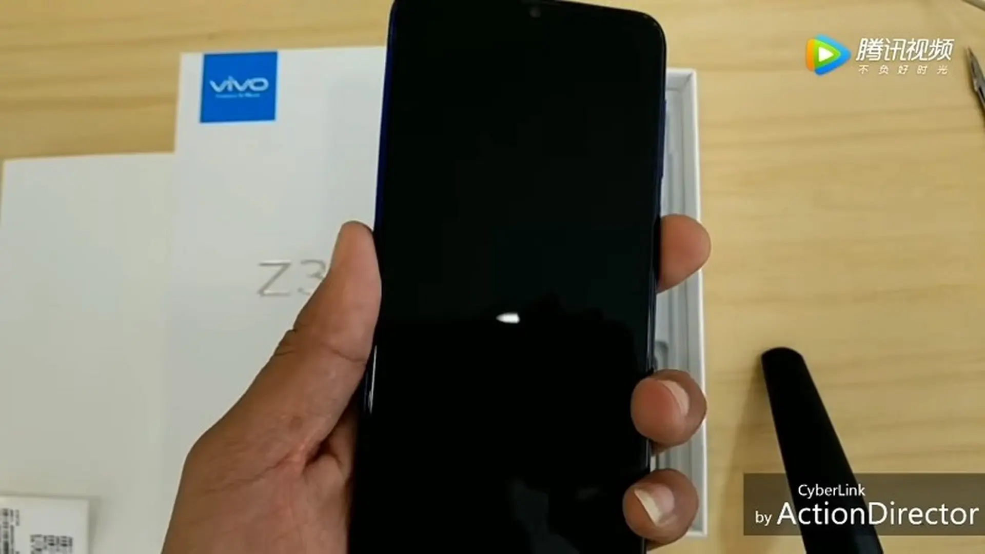 Xuất hiện video đập hộp Vivo Z3i: màn hình “tai thỏ”, 6GB RAM, camera kép AI