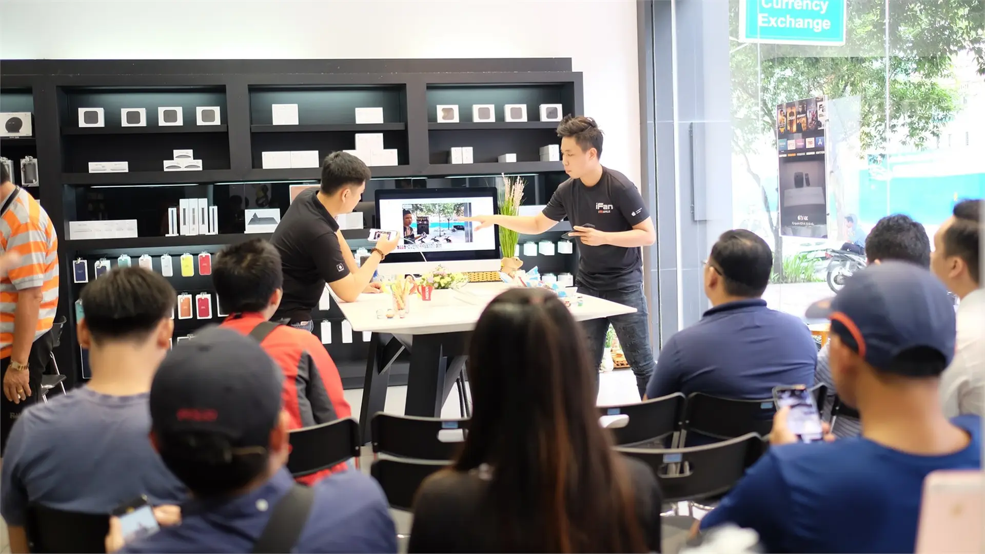 Khám phá cách chụp ảnh ảo diệu trên iPhone cực đơn giản tại F.Studio