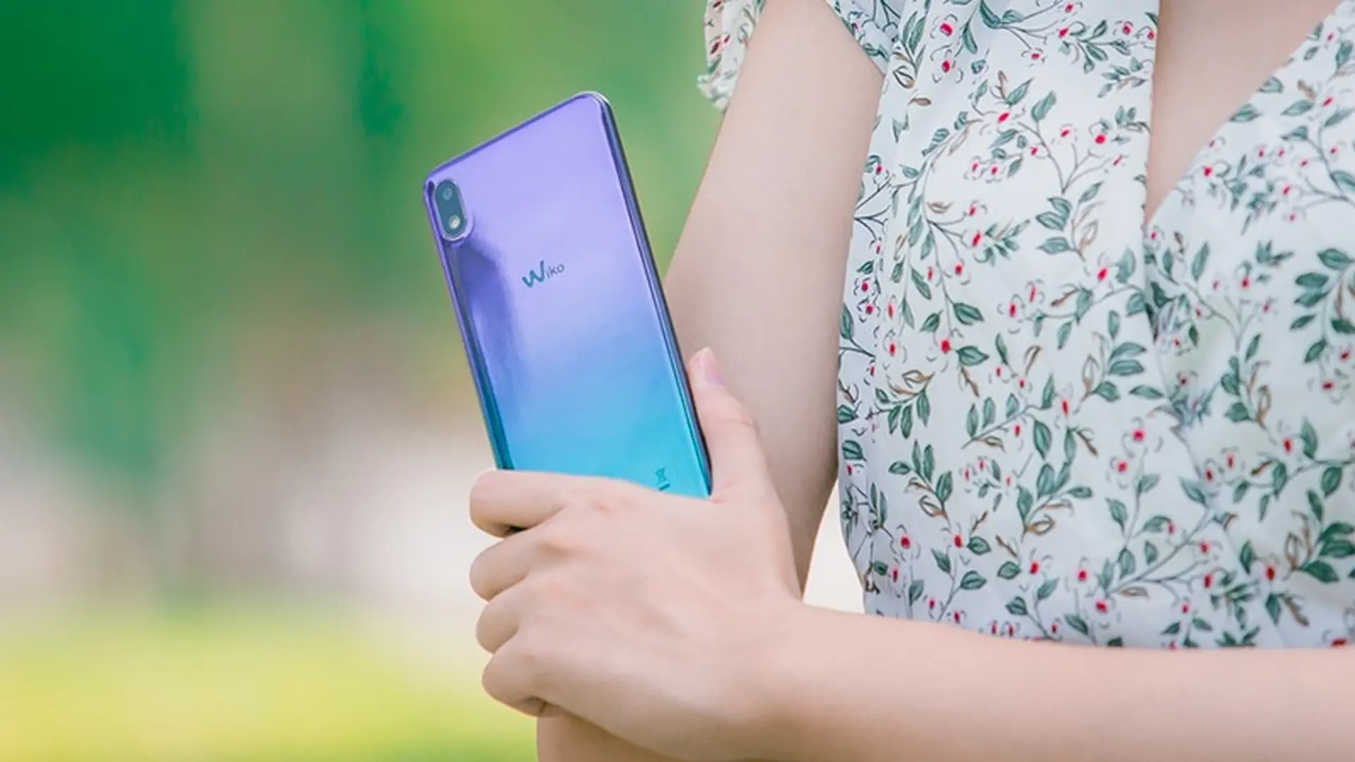 Chỉ 2,399 triệu đồng cho một chiếc smartphone tai thỏ, thiết kế bắt mắt