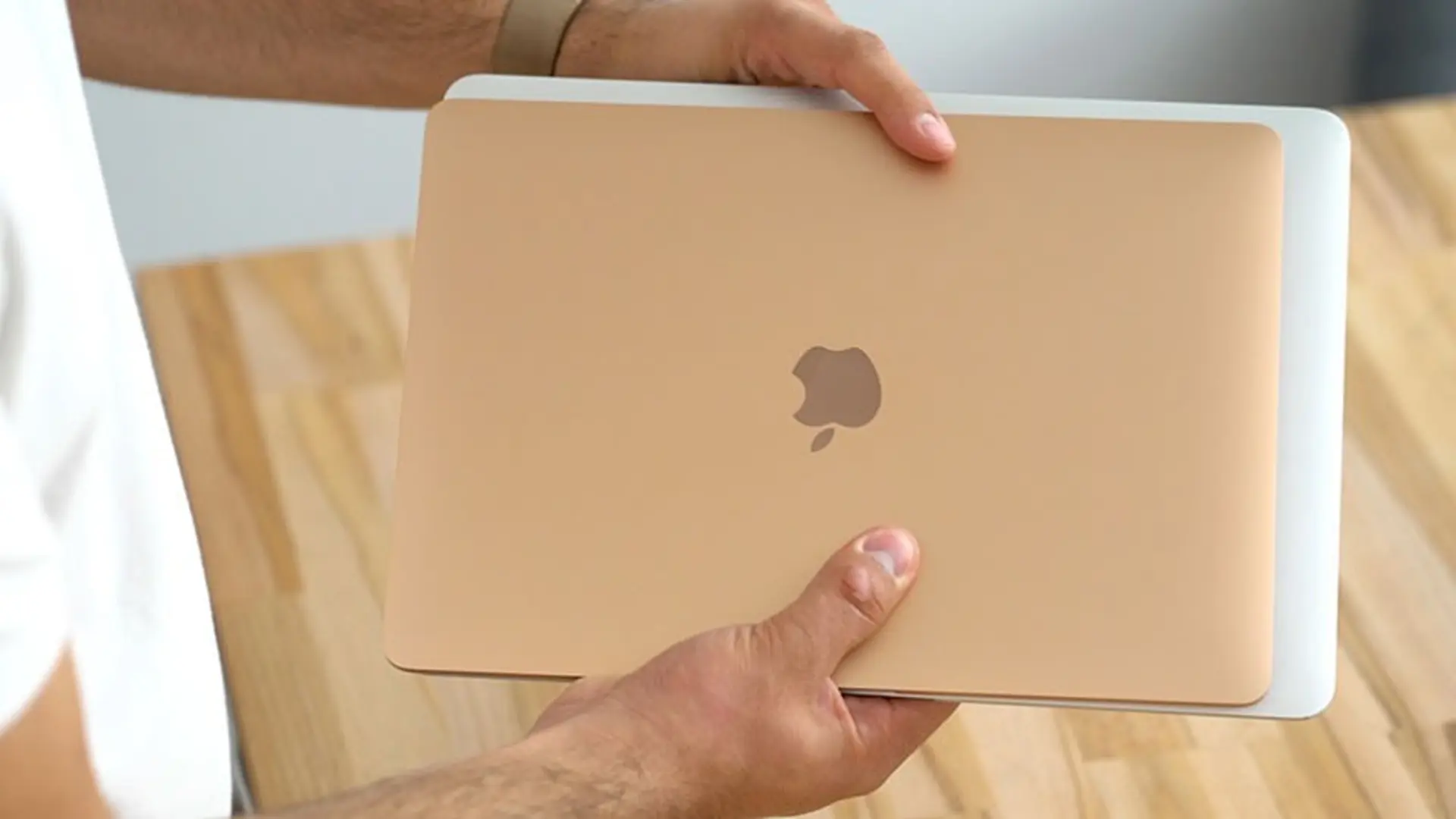 So sánh MacBook Air 2018 với MacBook Air cũ: Có xứng đáng để nâng cấp?
