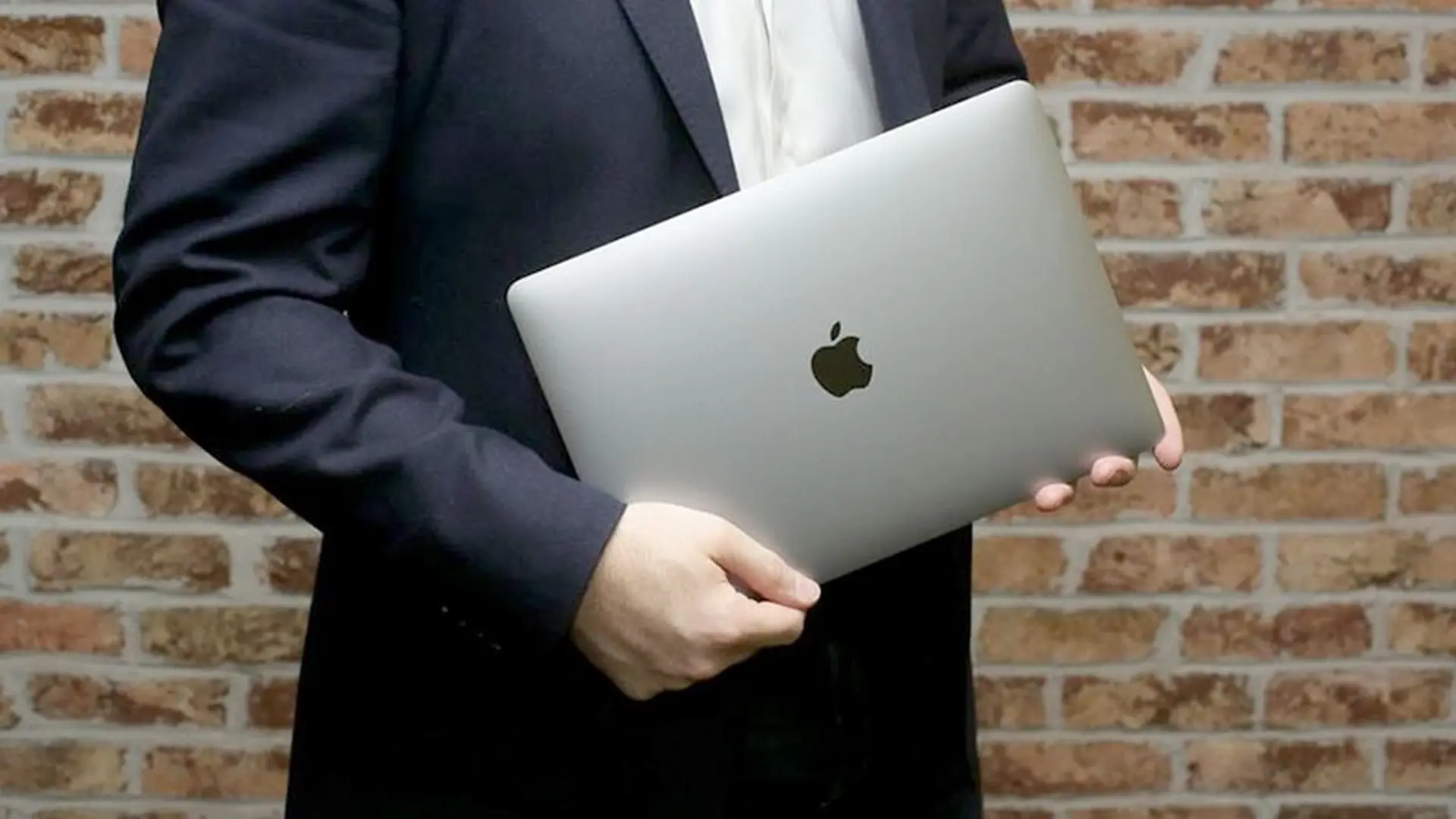 MacBook Air 2018 so với MacBook Air 2017: Có gì được cập nhật?