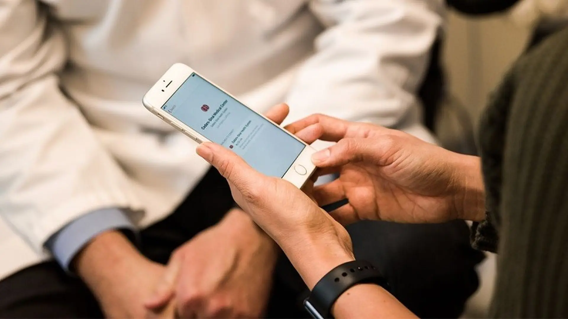 Sắp tới, hồ sơ y tế người bệnh sẽ được lưu trữ trên iPhone
