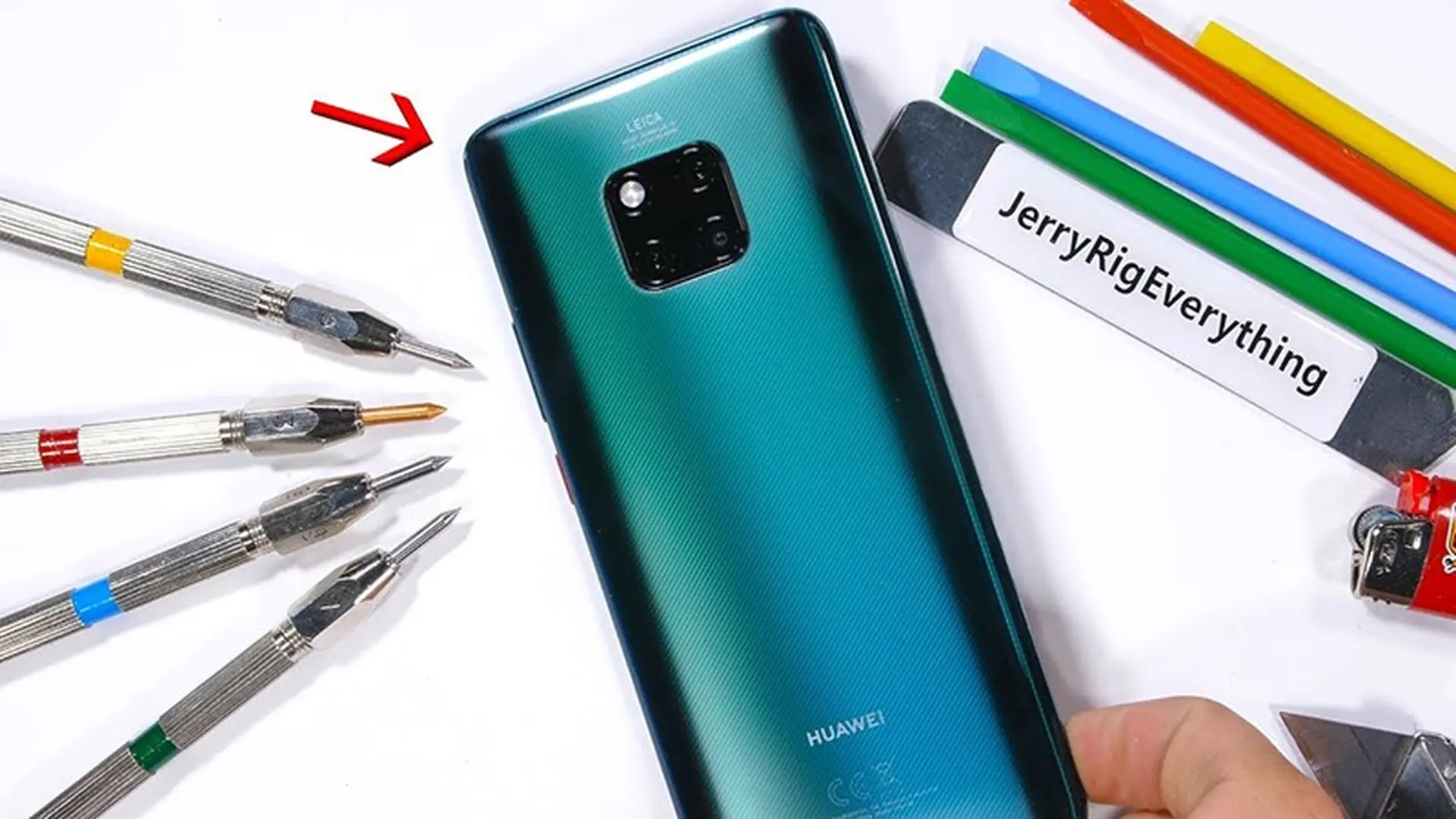 Sẽ ra sao nếu “tra tấn” Huawei Mate 20 Pro bằng dao rọc giấy, hơ lửa và bẻ cong?