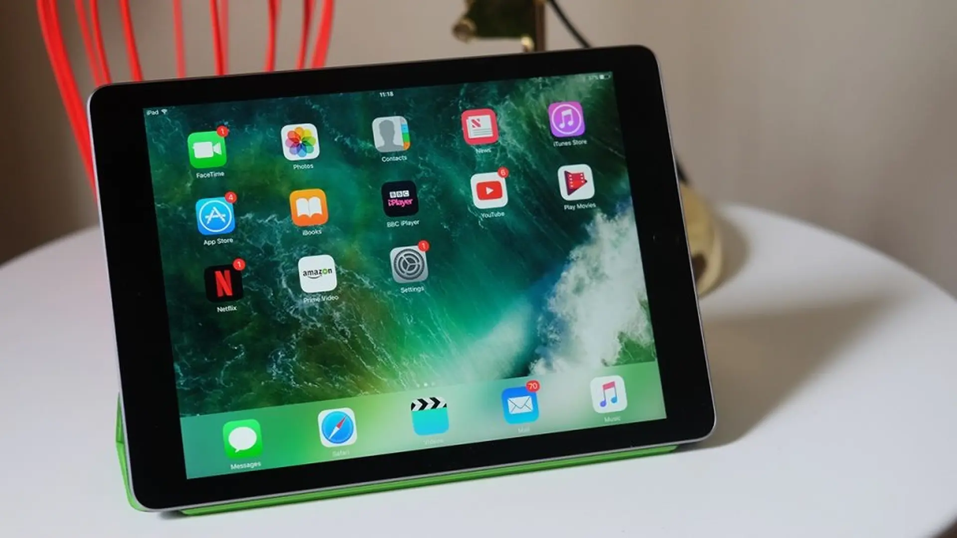 Apple bắt đầu bán iPad 9.7 inch thế hệ 6 tân trang