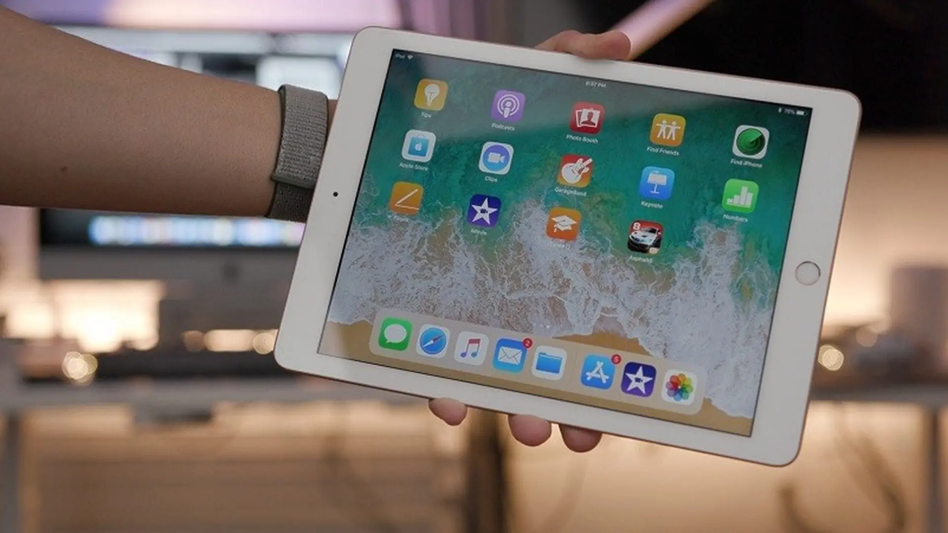 iPad 9.7 inch thế hệ 6 tân trang bắt đầu được bán ra