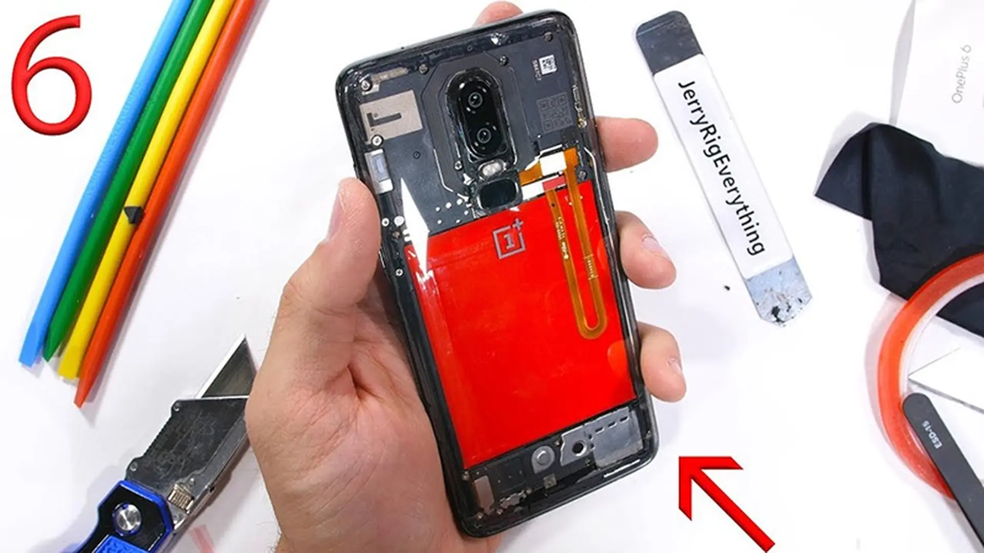 “Mổ bụng” OnePlus 6T: Có gì “hot” bên dưới màn hình “giọt nước”?