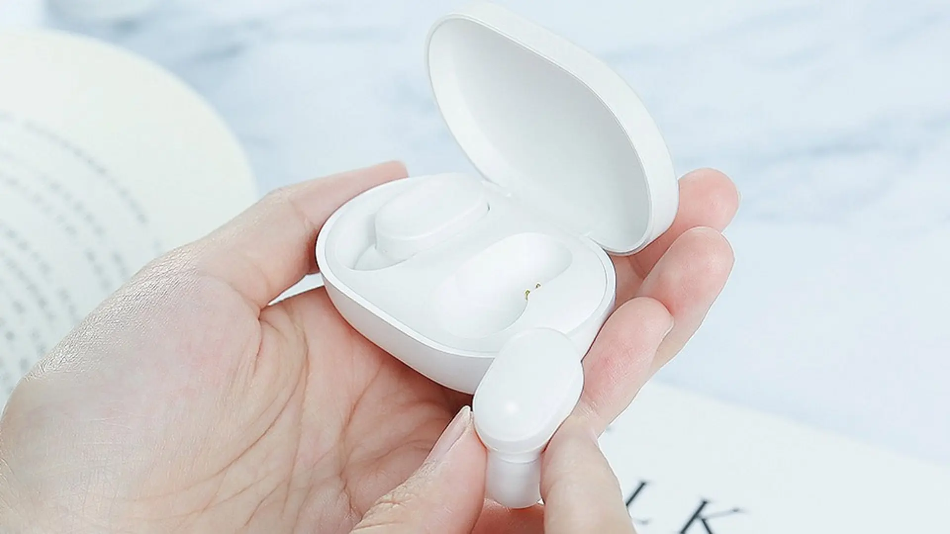 Xiaomi ra mắt tai nghe không dây AirDots: True Wireless, Bluetooth 5.0,  giá chỉ 700,000 đồng