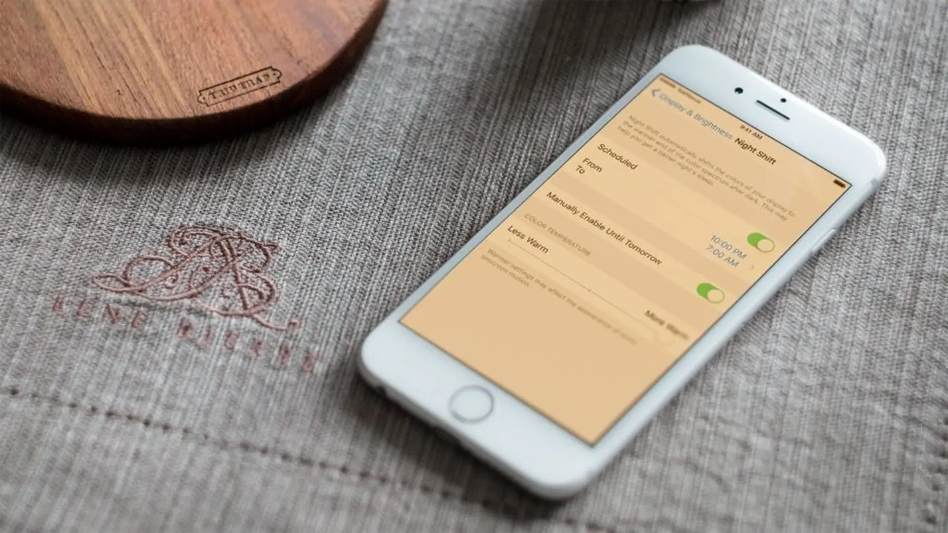 Điều chỉnh độ sáng và màu màn hình iPhone