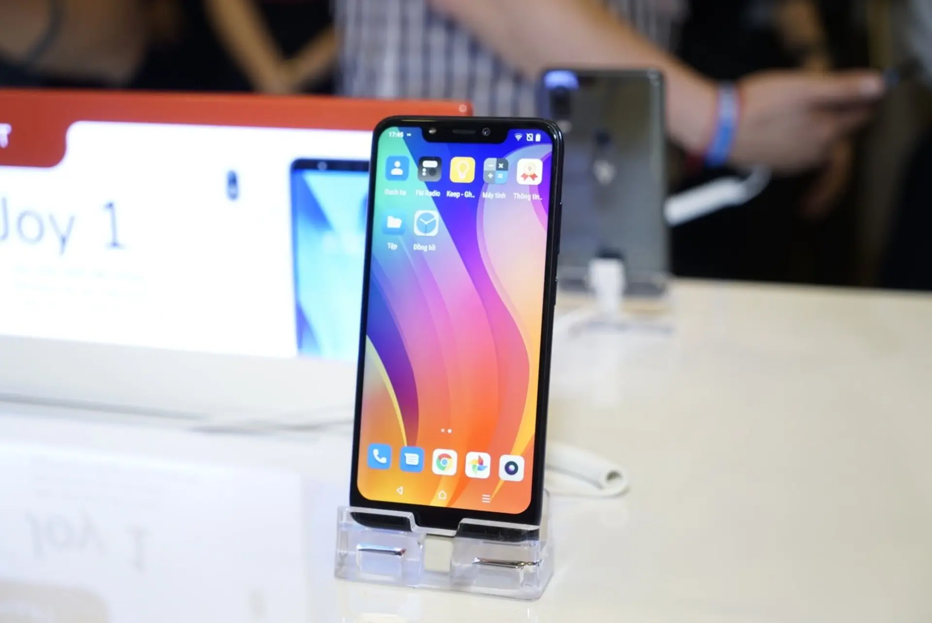 FPT Shop giảm ngay 700.000 đồng cho khách hàng đặt trước Vsmart Active 1