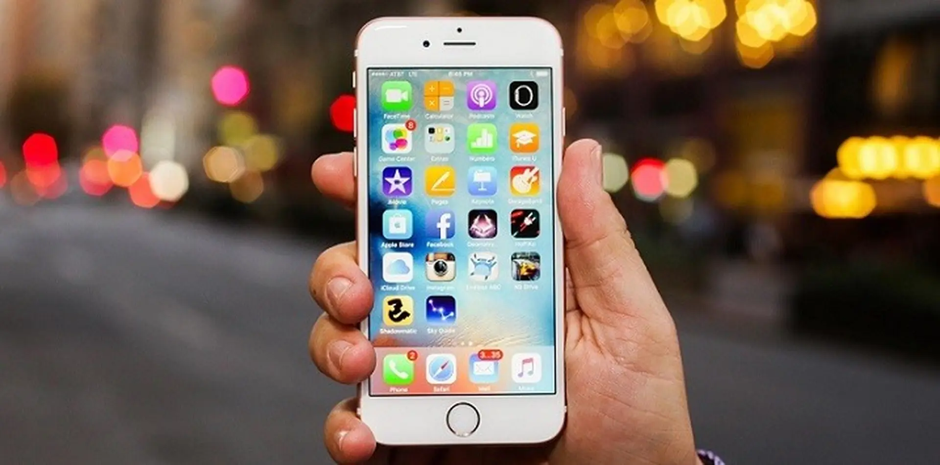iPhone cứu mạng nhóm người bị lật thuyền giữa biển