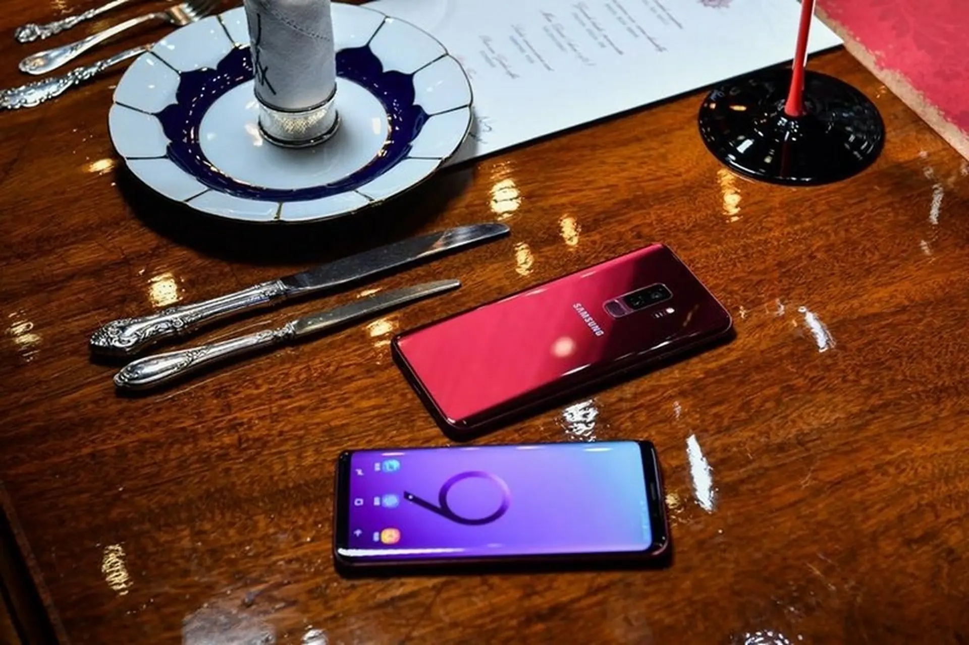Nhận ngay quà tặng trị giá 2 triệu đồng khi mua Galaxy S9+ Vang Đỏ tại FPT Shop