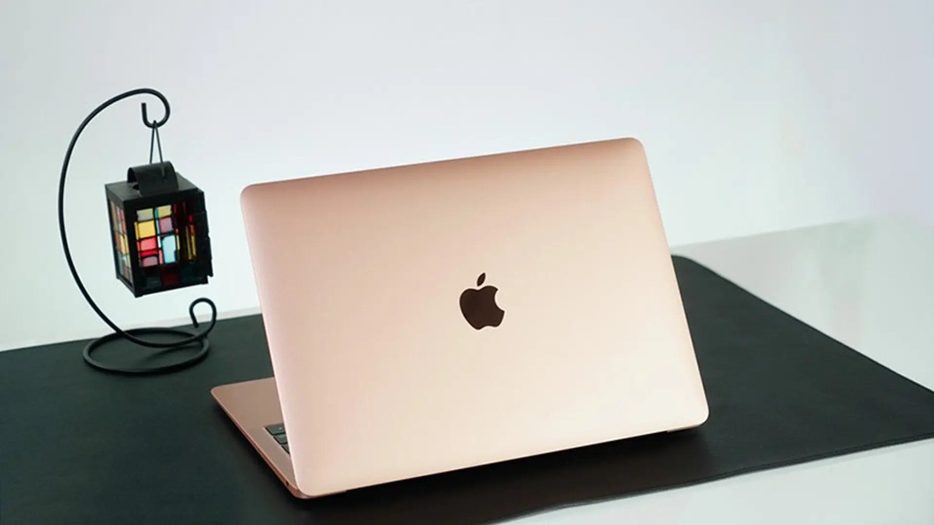 Trải nghiệm Macbook Air 2018: Thiết kế và màn hình xuất sắc, pin tốt, hiệu năng đủ cho văn phòng