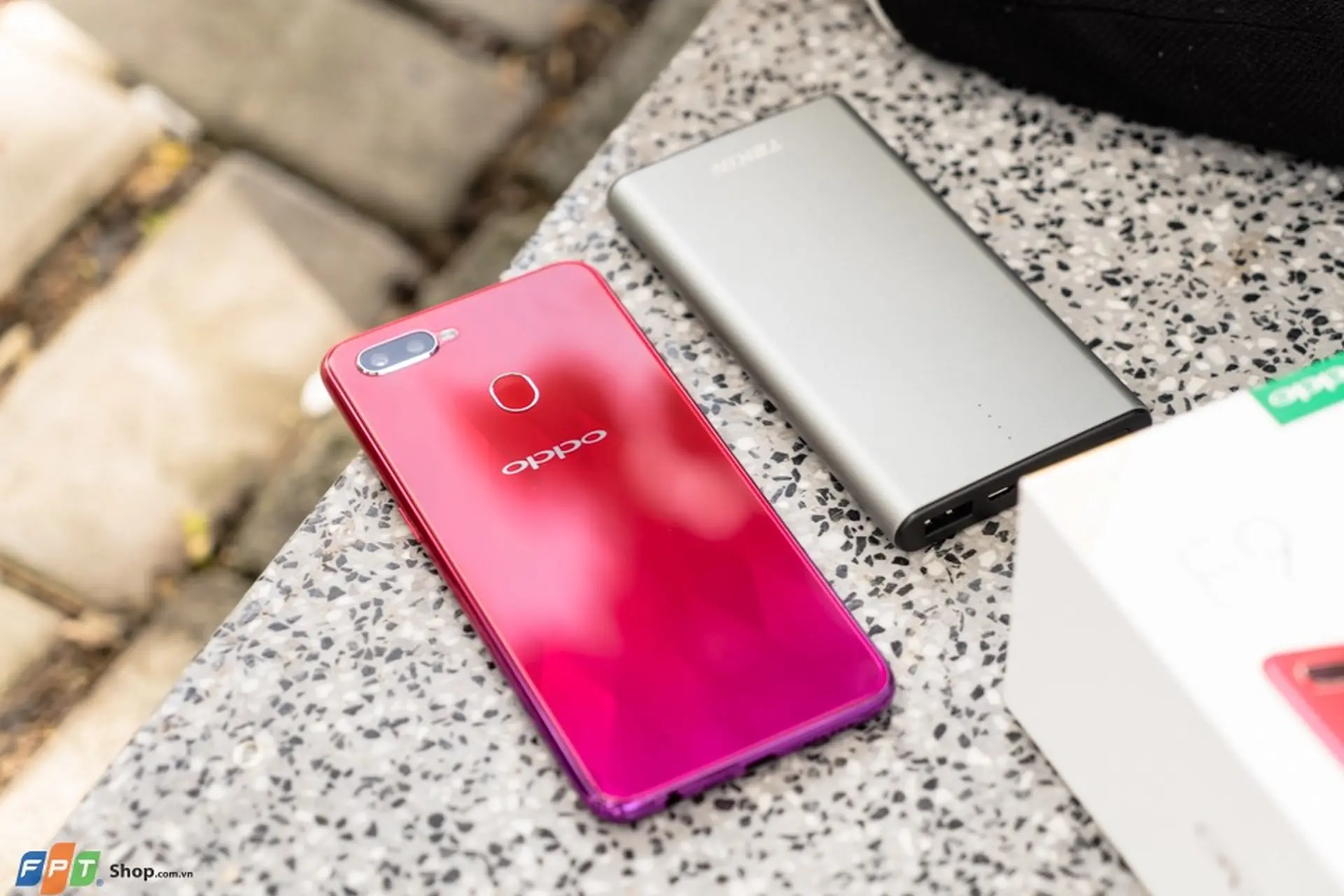 Mua OPPO F9 tại FPT Shop với giá từ 6,99 triệu, nhận thêm gói Fim+ chuẩn 3 tháng